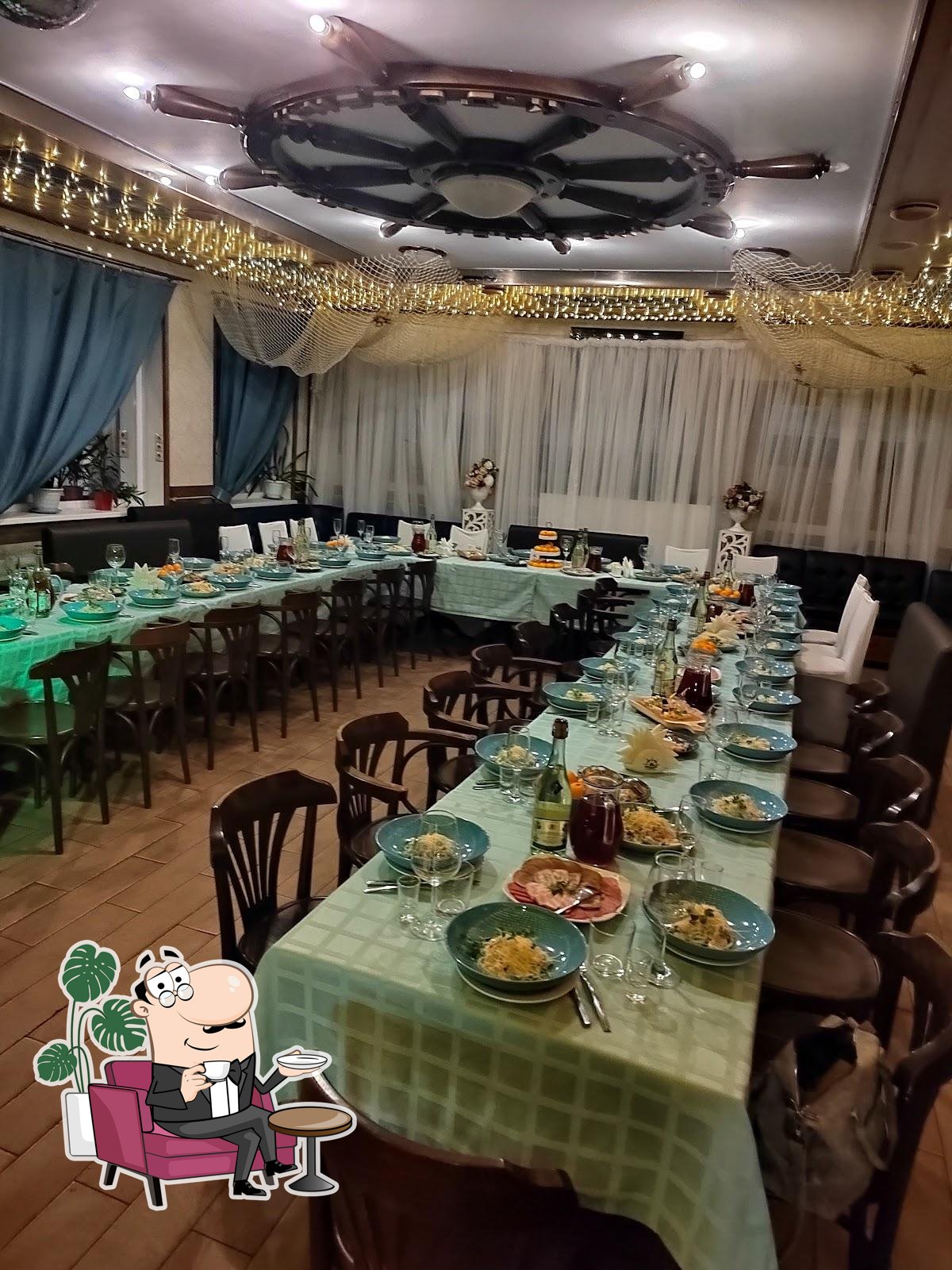 Посмотрите на внутренний интерьер "Невод".