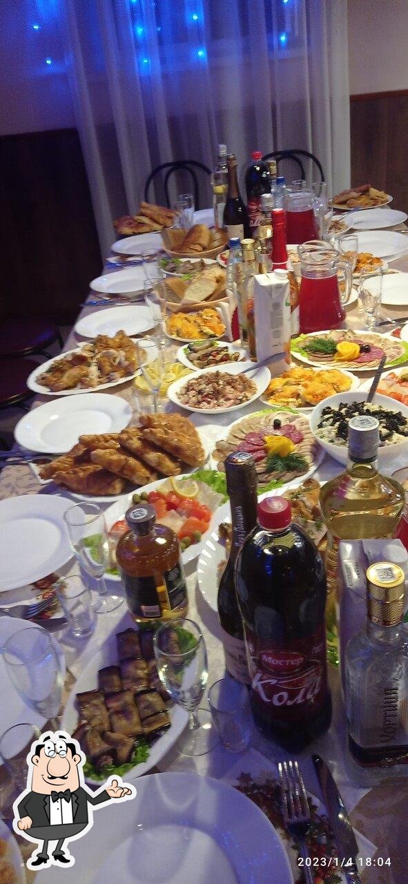 Забронируйте столик в "У камина".