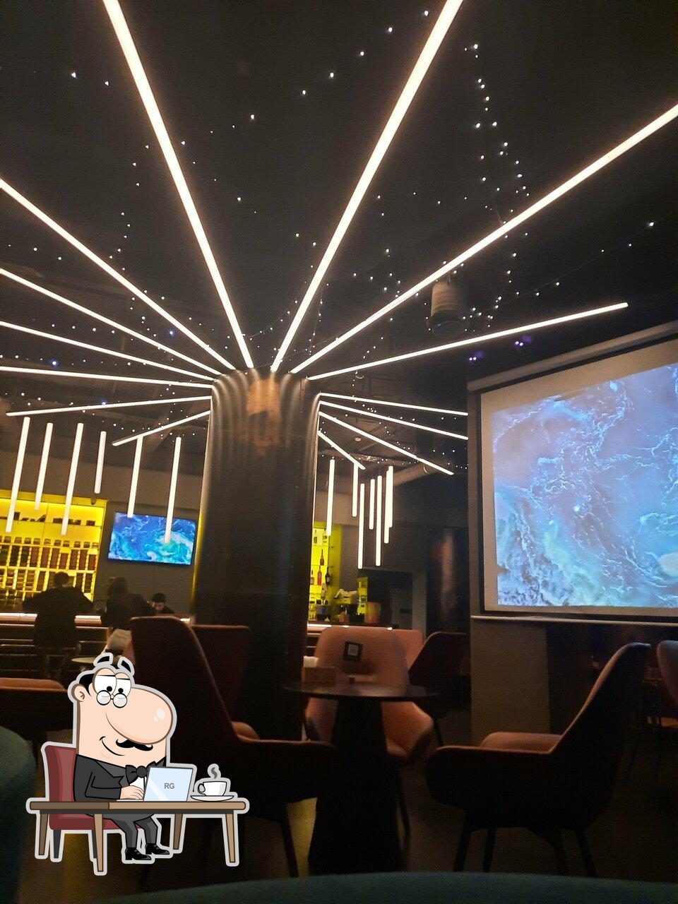 Забронируйте столик в "Moslounge".
