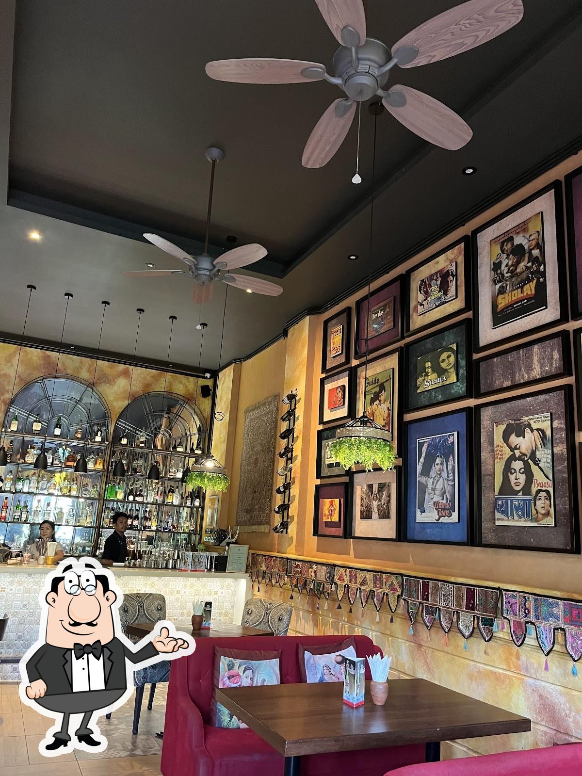 Забронируйте столик в "Bollywood Phuket Indian Restaurant & Bar".