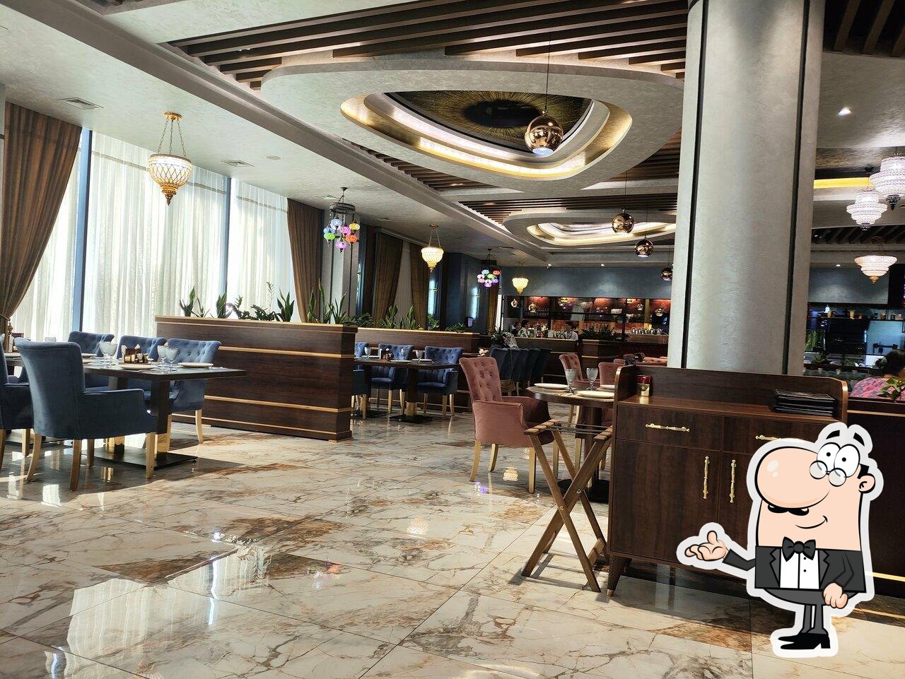 Интерьер "Bosphorus Qorasaroy Family Restaurant".