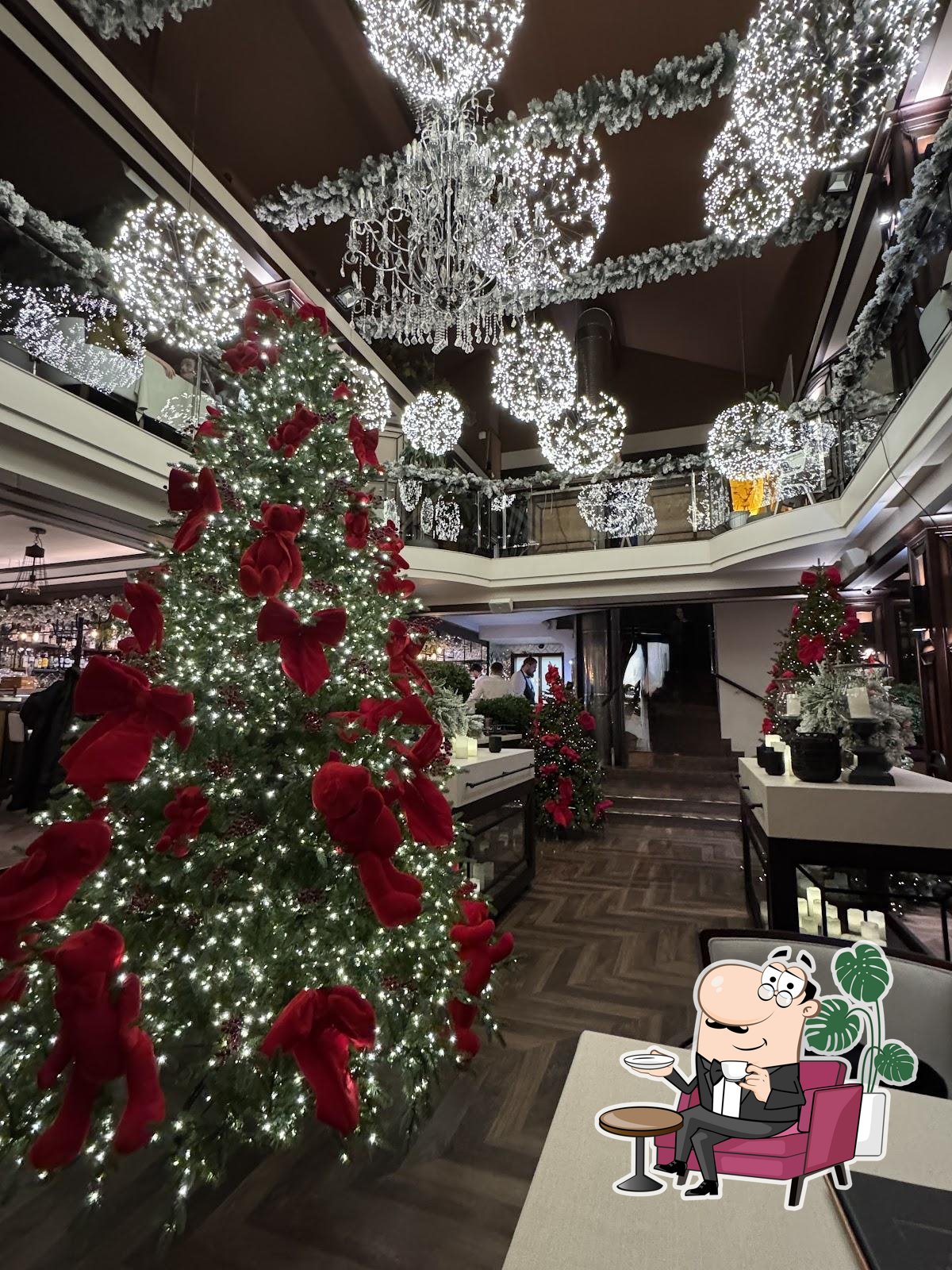 Посмотрите на внутренний интерьер "Pegas Terrace & Restaurant".
