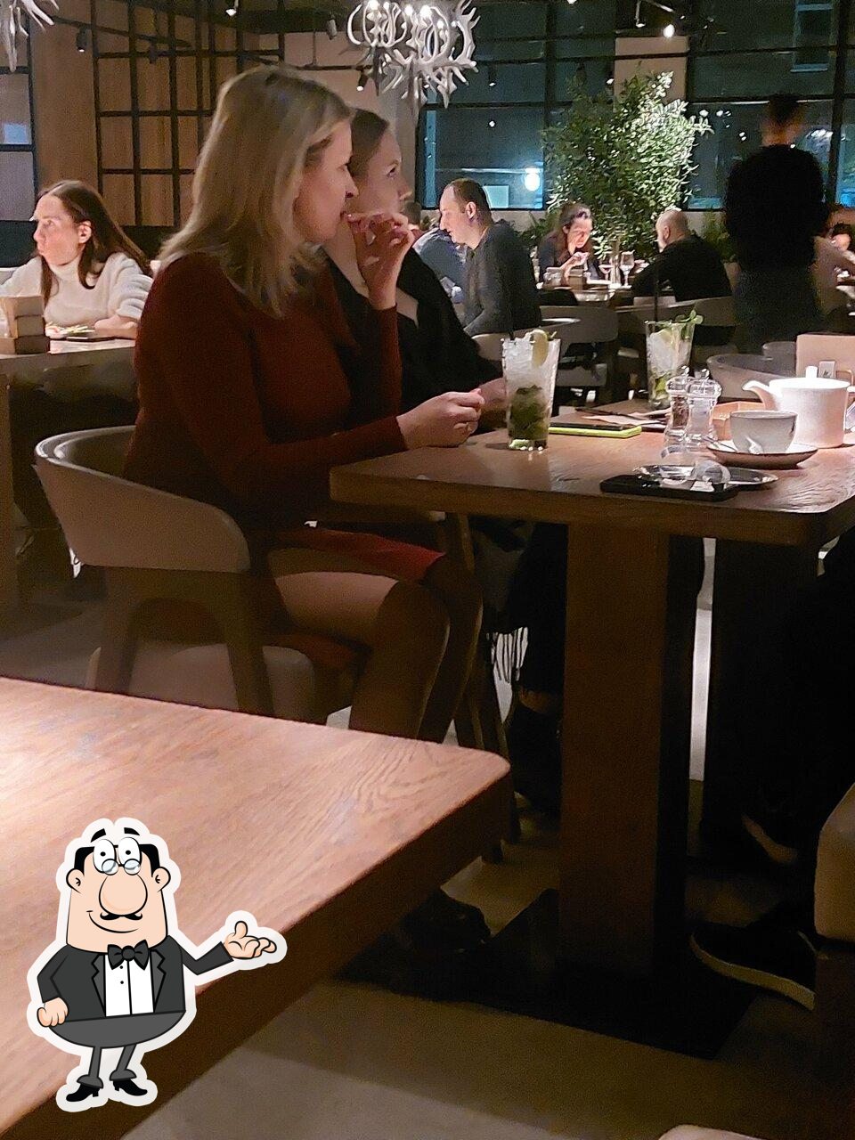 Посмотрите на внутренний интерьер "Torro grill".