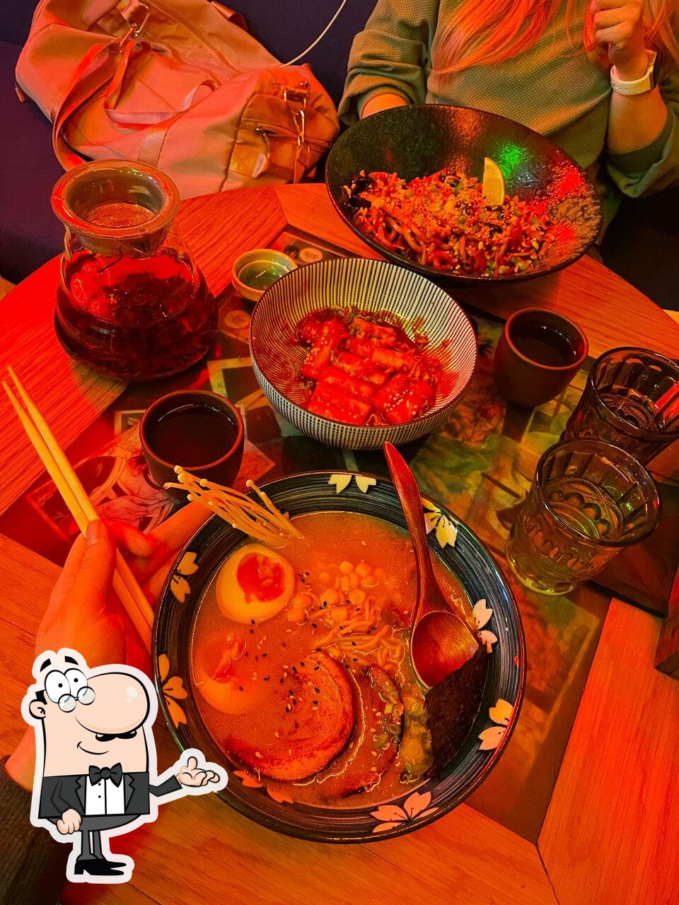 Посмотрите на внутренний интерьер "Umami".