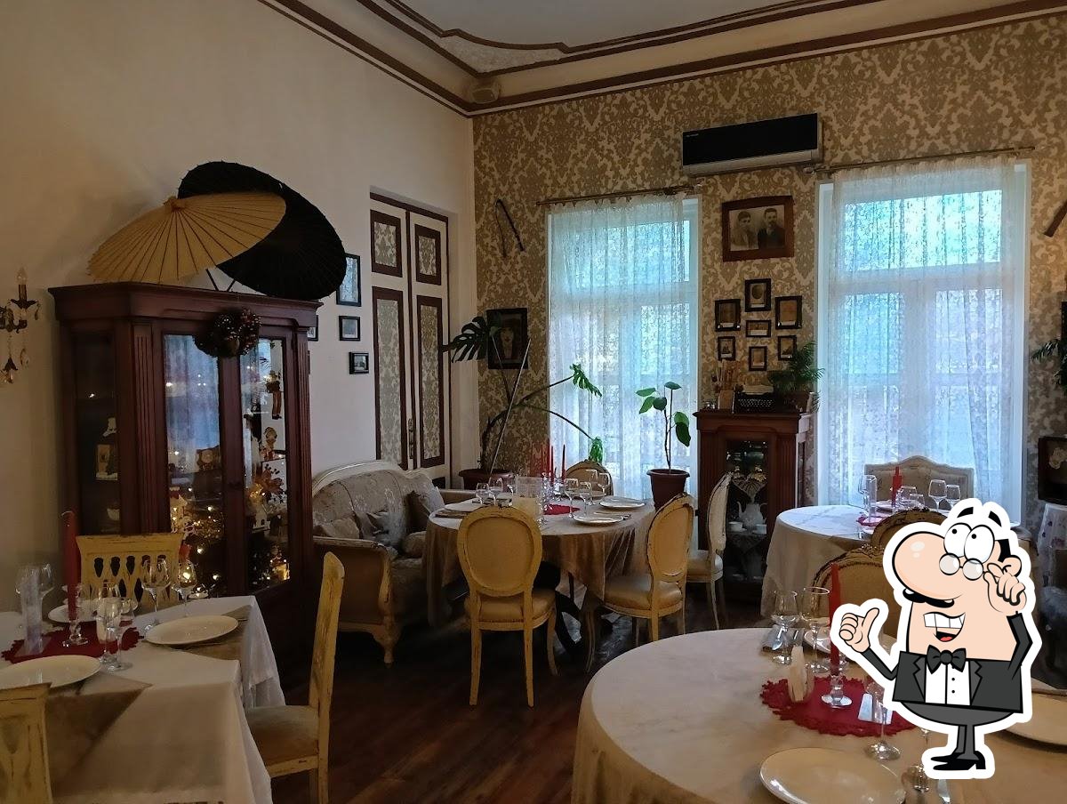 Забронируйте столик в "Deliria Cafe-Restaurant".