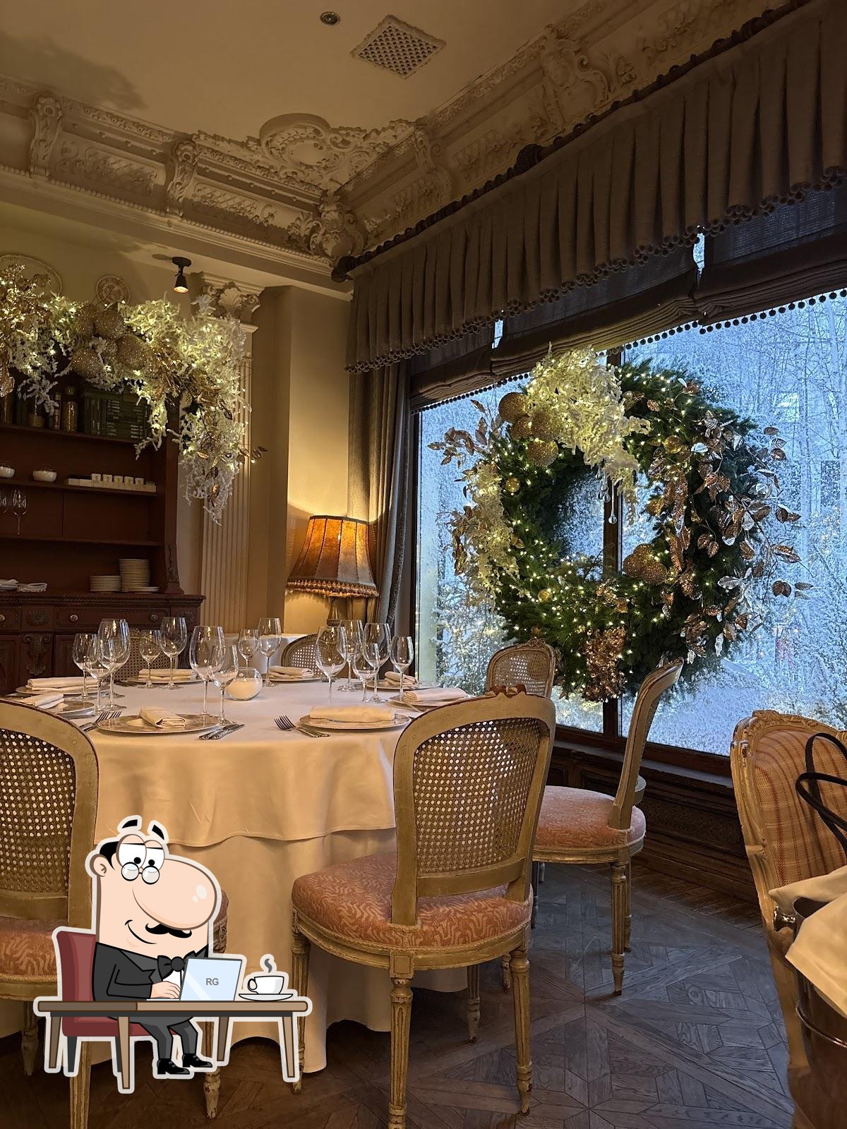 Посмотрите на внутренний интерьер "Butler".