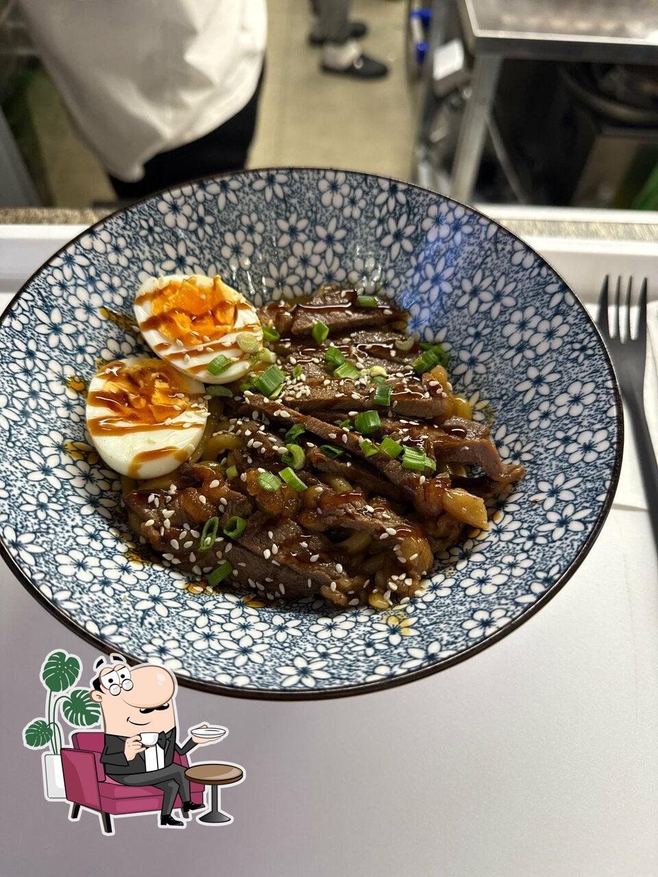 Забронируйте столик в "Udon Noodles & Drinks".