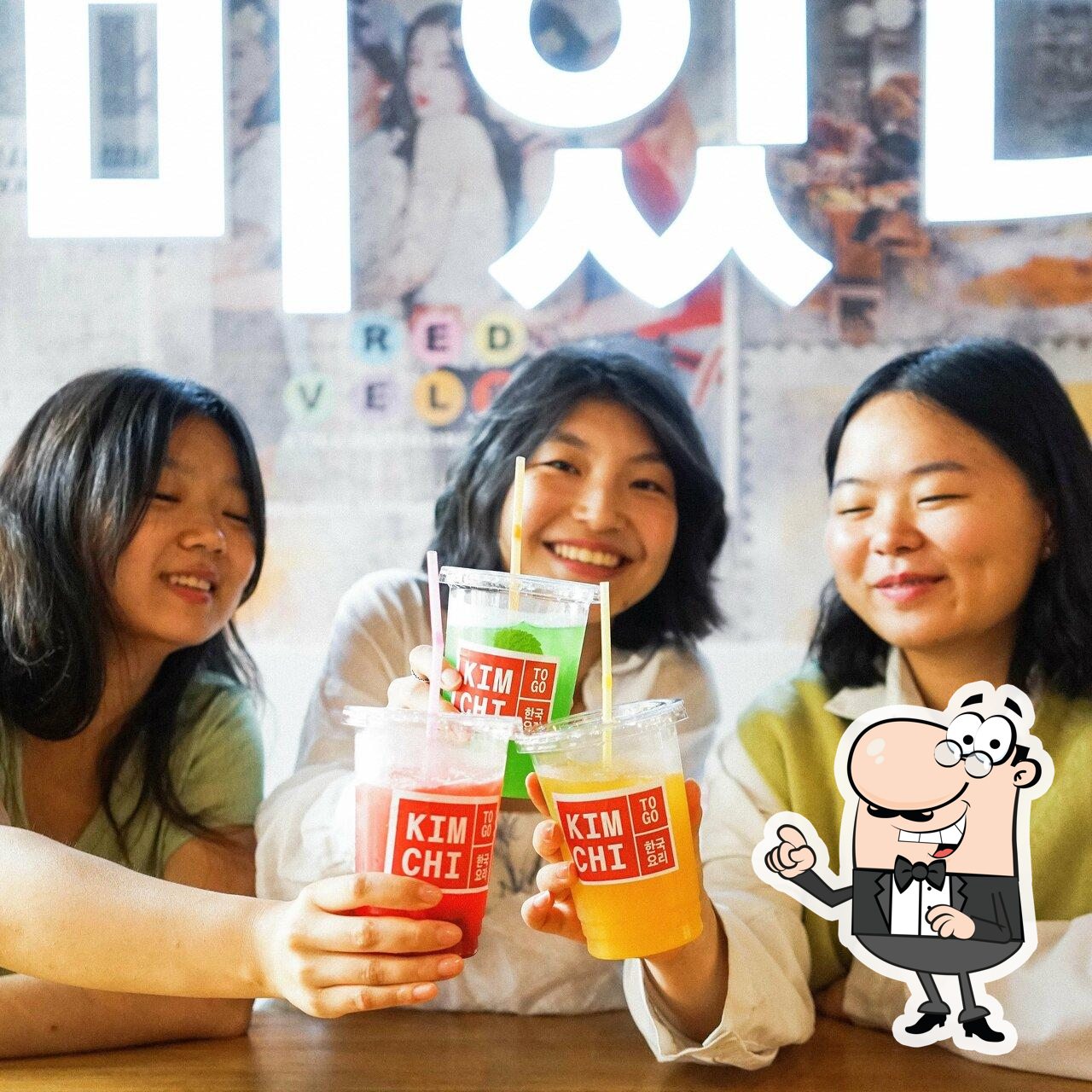 Посмотрите на внутренний интерьер "Kimchi To Go".
