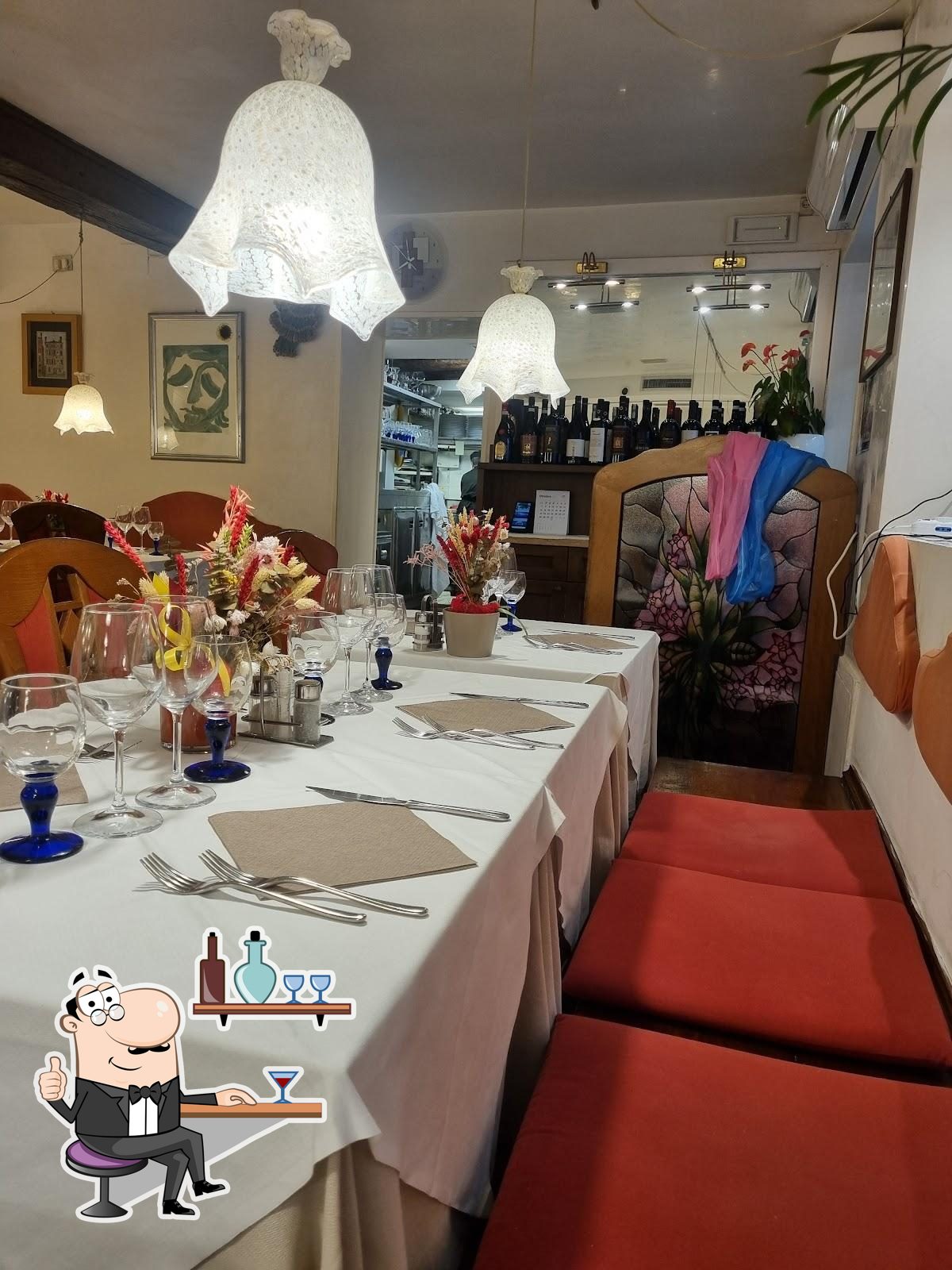 Интерьер "Trattoria Alla Scala".