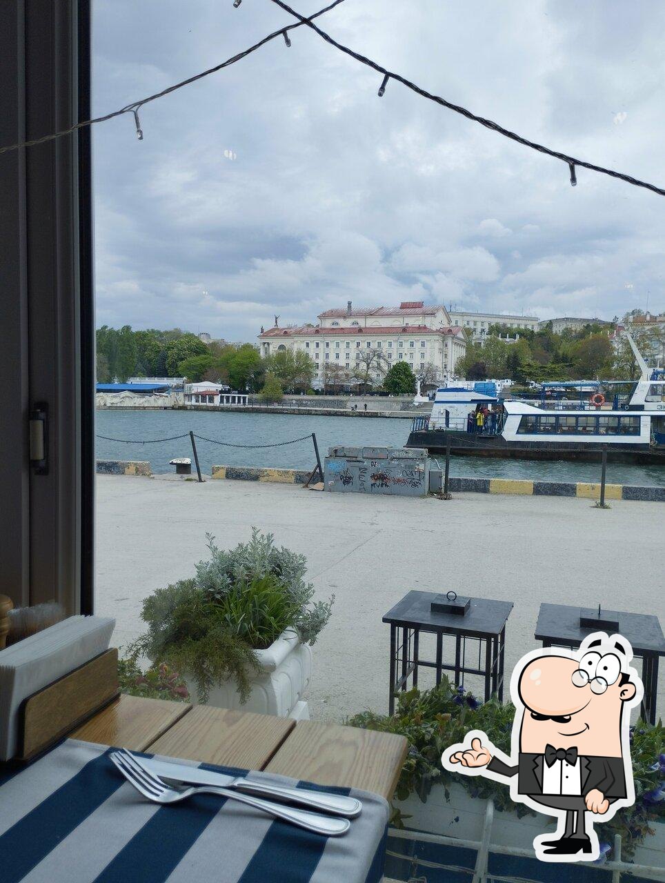 Посмотрите на внутренний интерьер "Баркас".