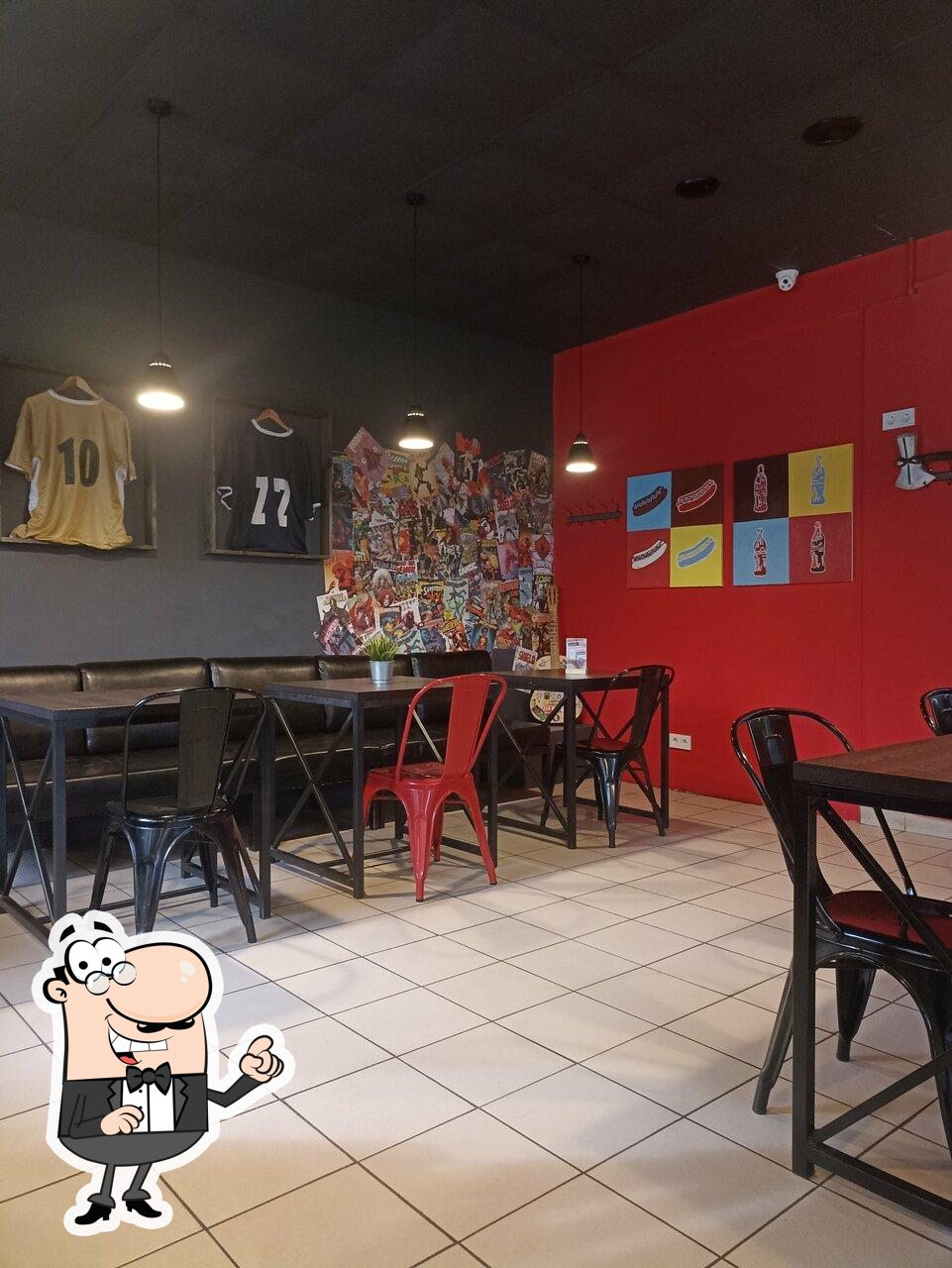 Забронируйте столик в "HotDogger's".
