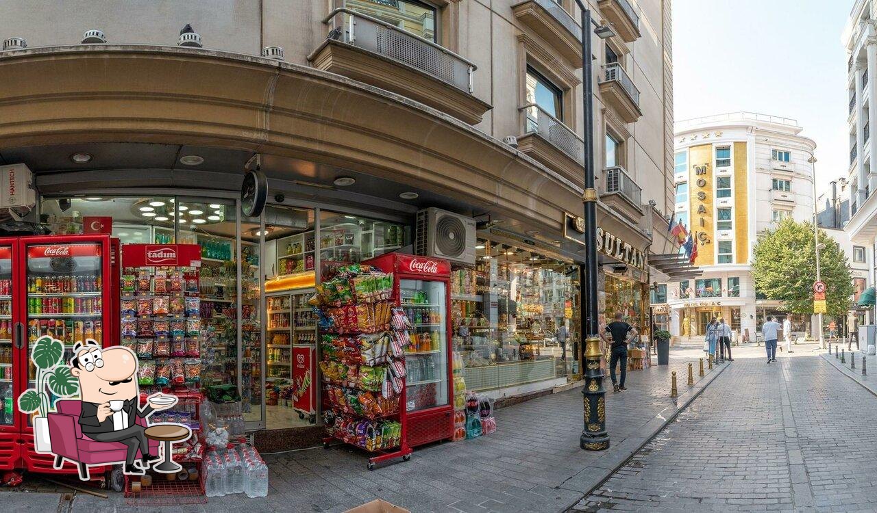 Интерьер "Lotiz Lounge & Hookah".
