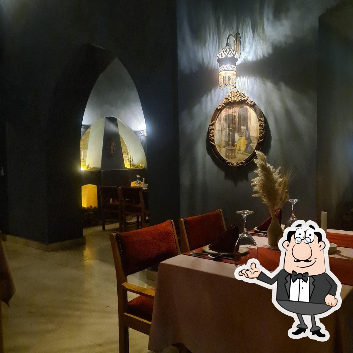 Посмотрите на внутренний интерьер "Granada Restaurant & Pub Hurghada".