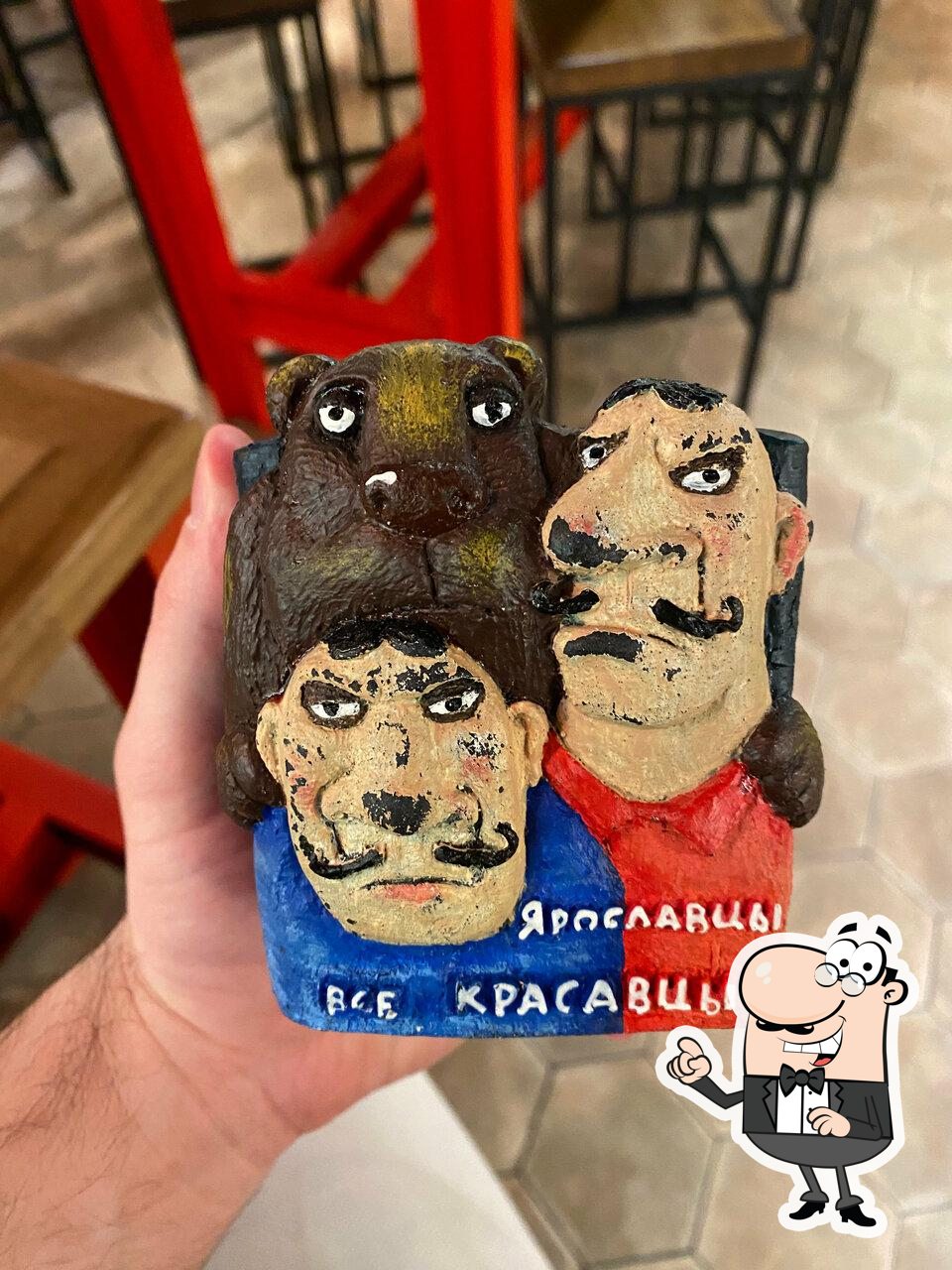 Забронируйте столик в "БарМузей Васи Ложкина".