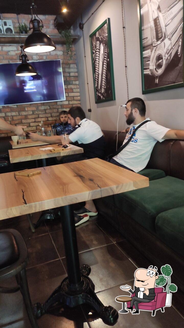 Посмотрите на внутренний интерьер "Coffee drive".