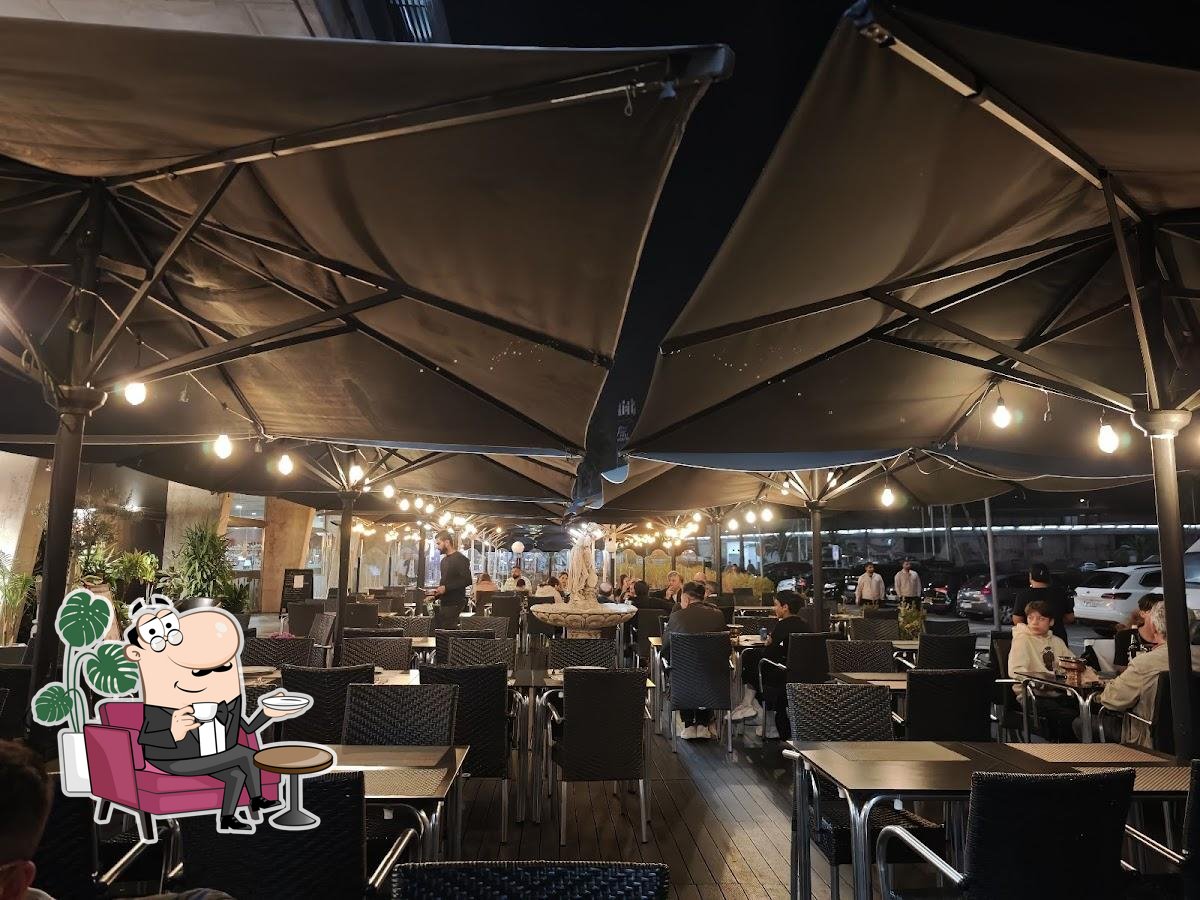 Забронируйте столик в "Lahore Restaurant - Authentic Halal Pakistani Food in Barcelona".
