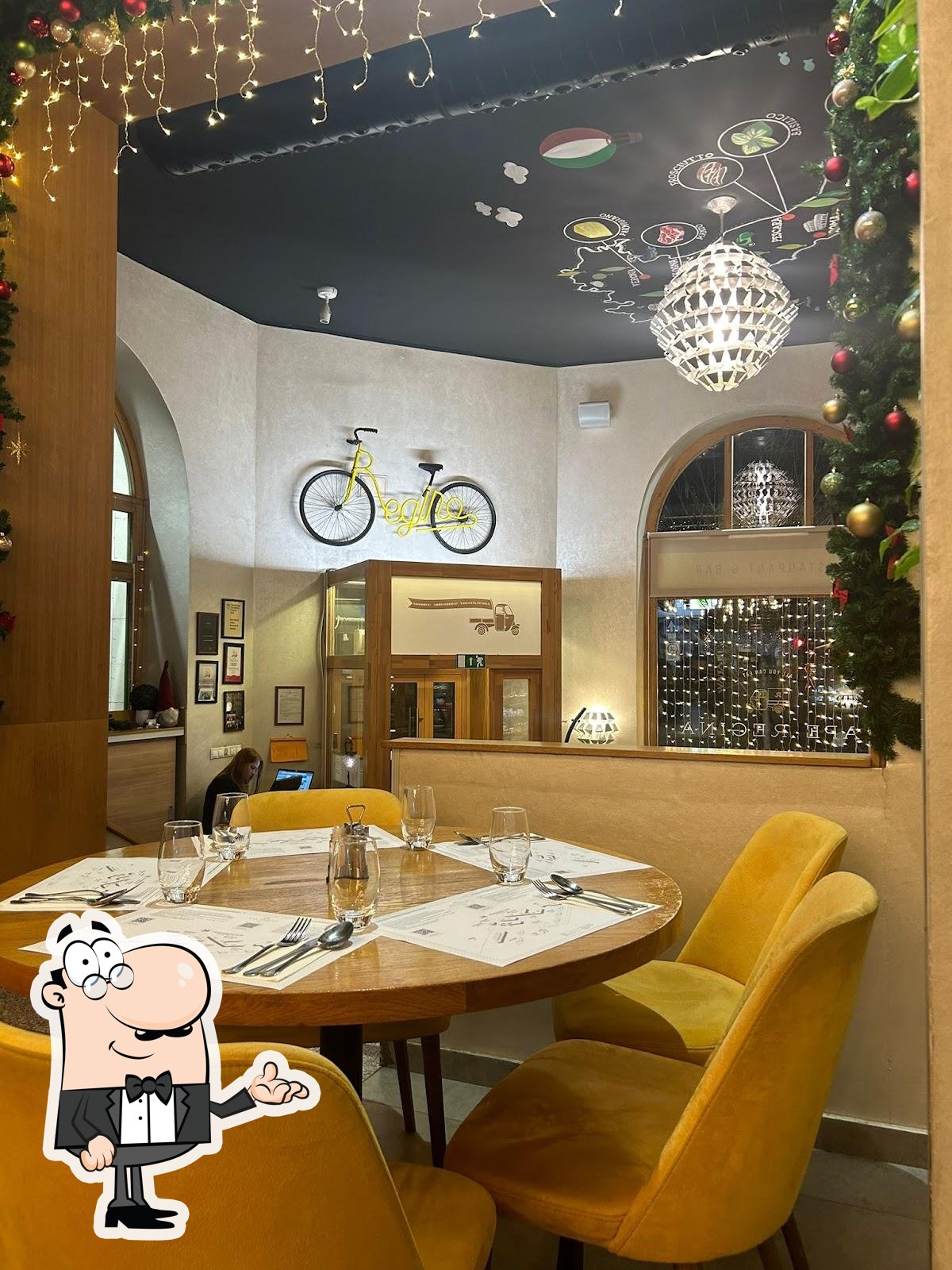 Интерьер "Ape Regina Italian Restaurant".