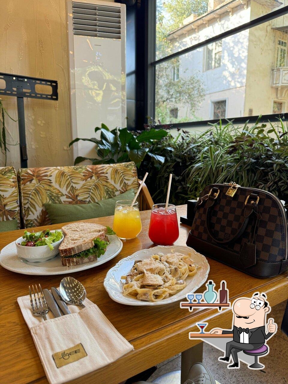 Посмотрите на внутренний интерьер "Breadly Bakery".