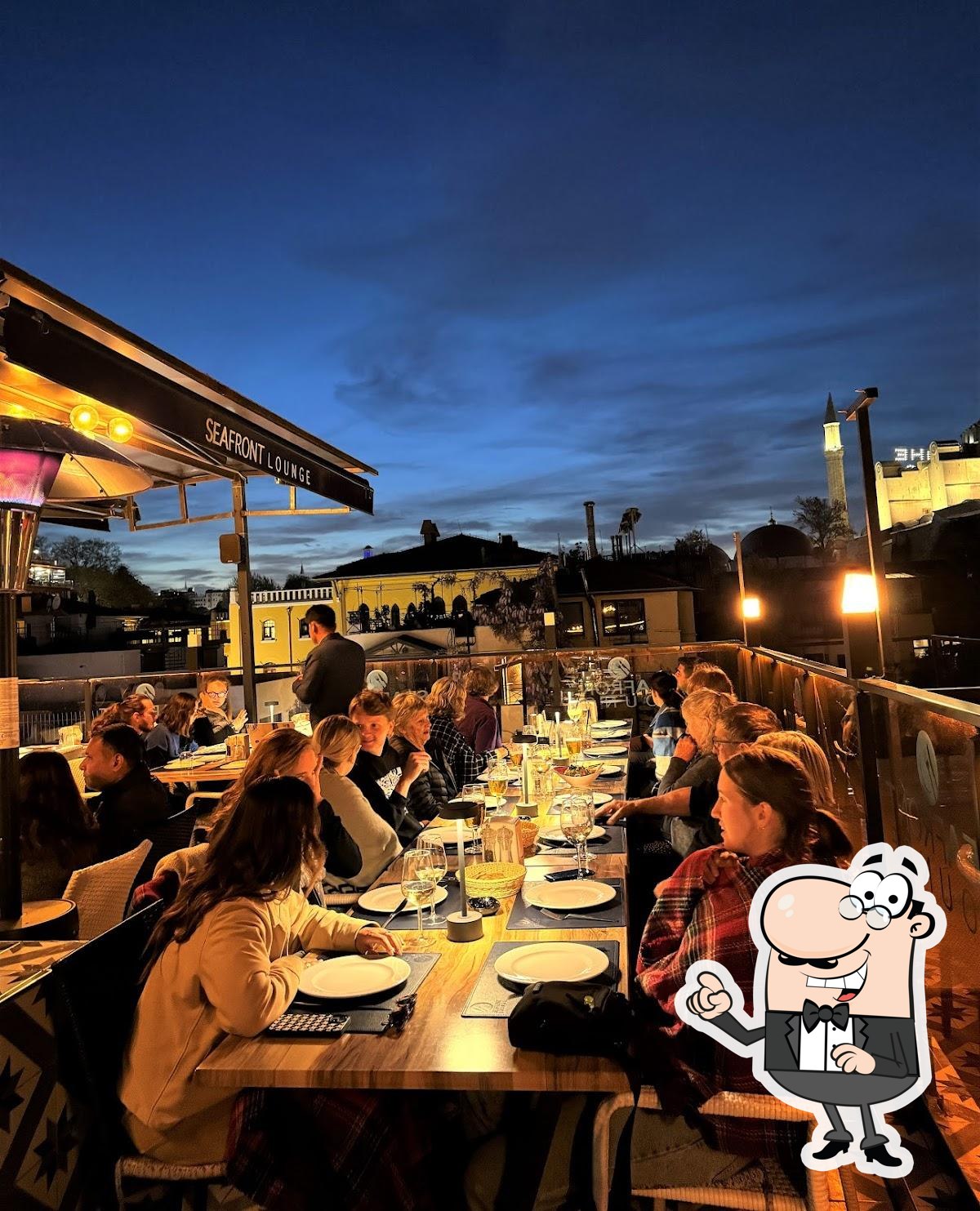 Забронируйте столик в "Seafront Lounge Rooftop Restaurant Sultanahmet".