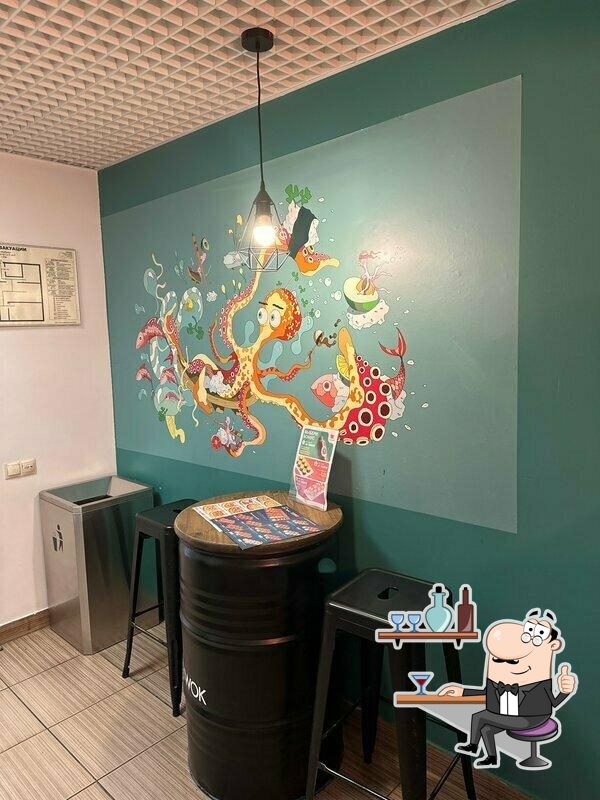 Забронируйте столик в "Суши Wok".