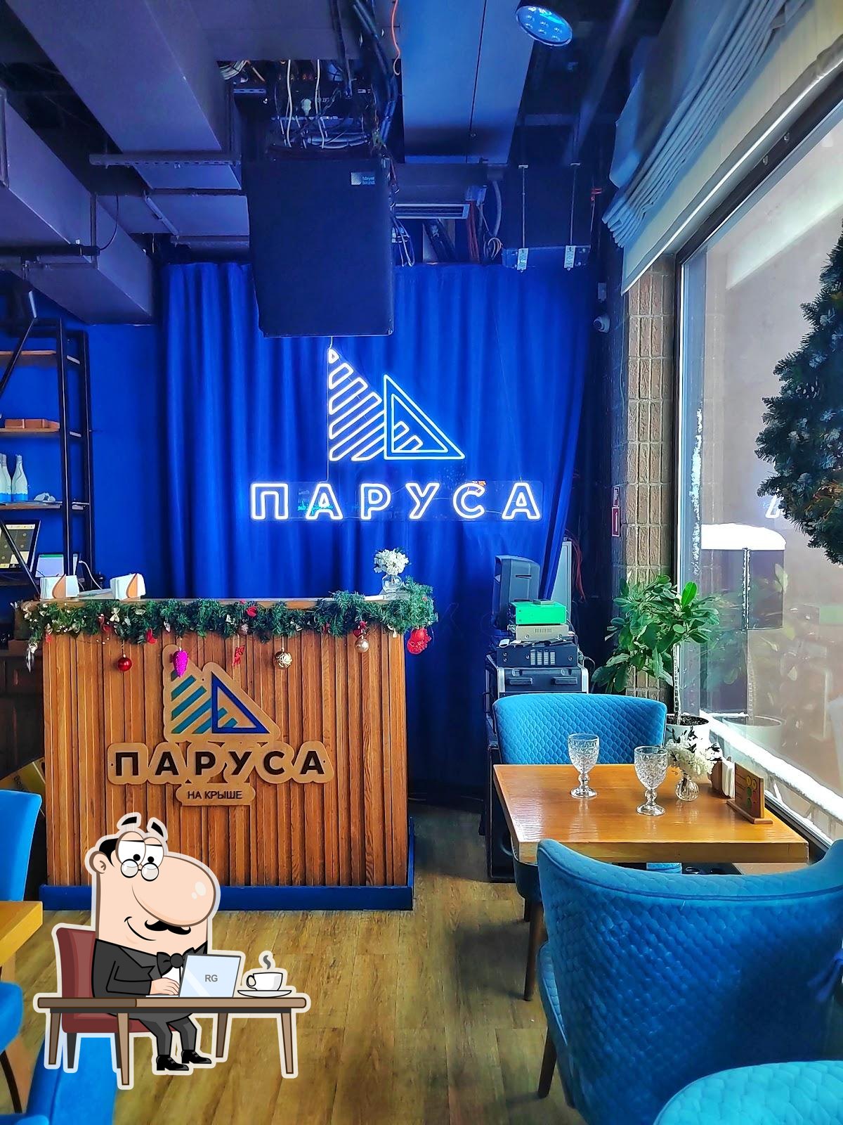 Посмотрите на внутренний интерьер "Паруса на крыше".