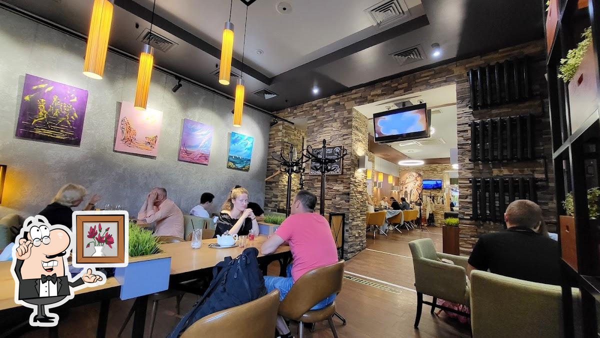 Посмотрите на внутренний интерьер "Coffeeshop Company".