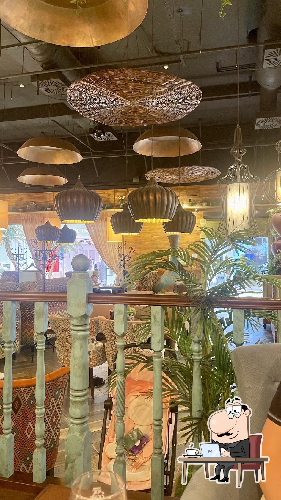 Посмотрите на внутренний интерьер "Пряный барашек".