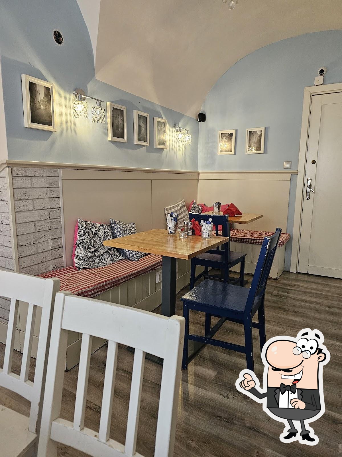 Посмотрите на внутренний интерьер "Shabby Coffee • Wine • Books".