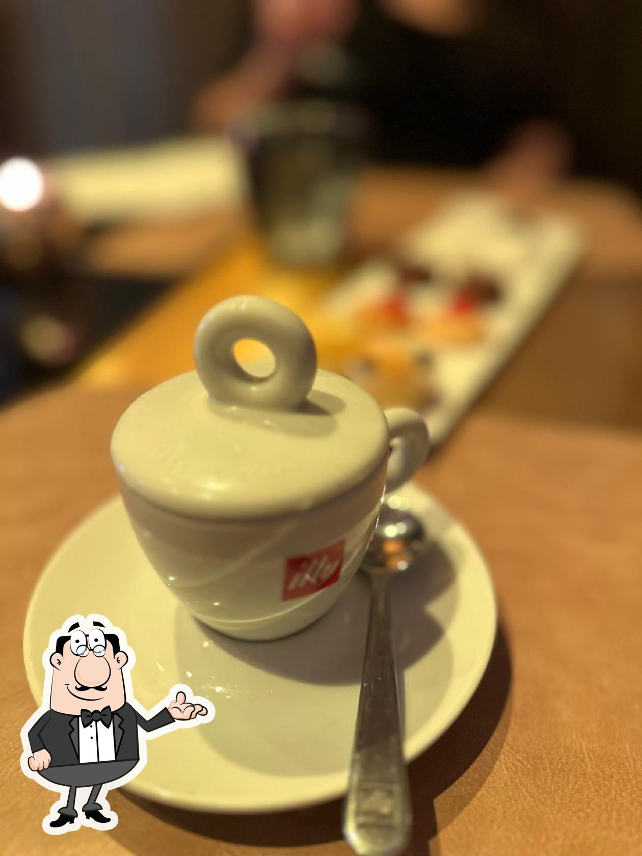 Забронируйте столик в "Ristorante Ad Hoc".