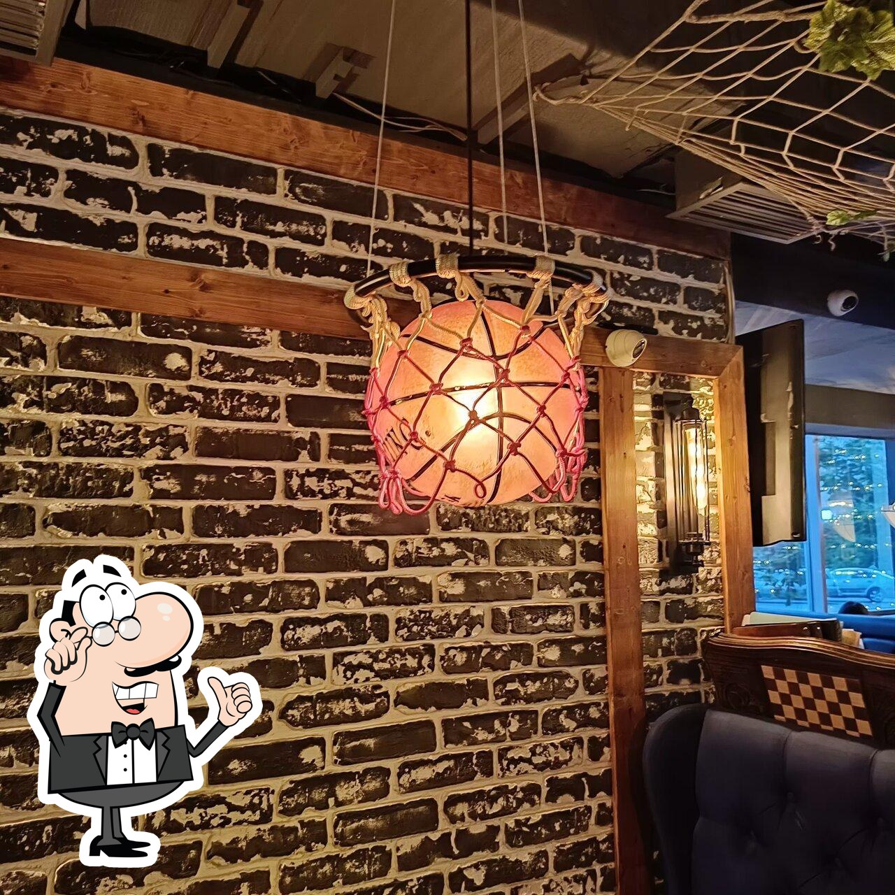 Забронируйте столик в "Крылья&Креветки".