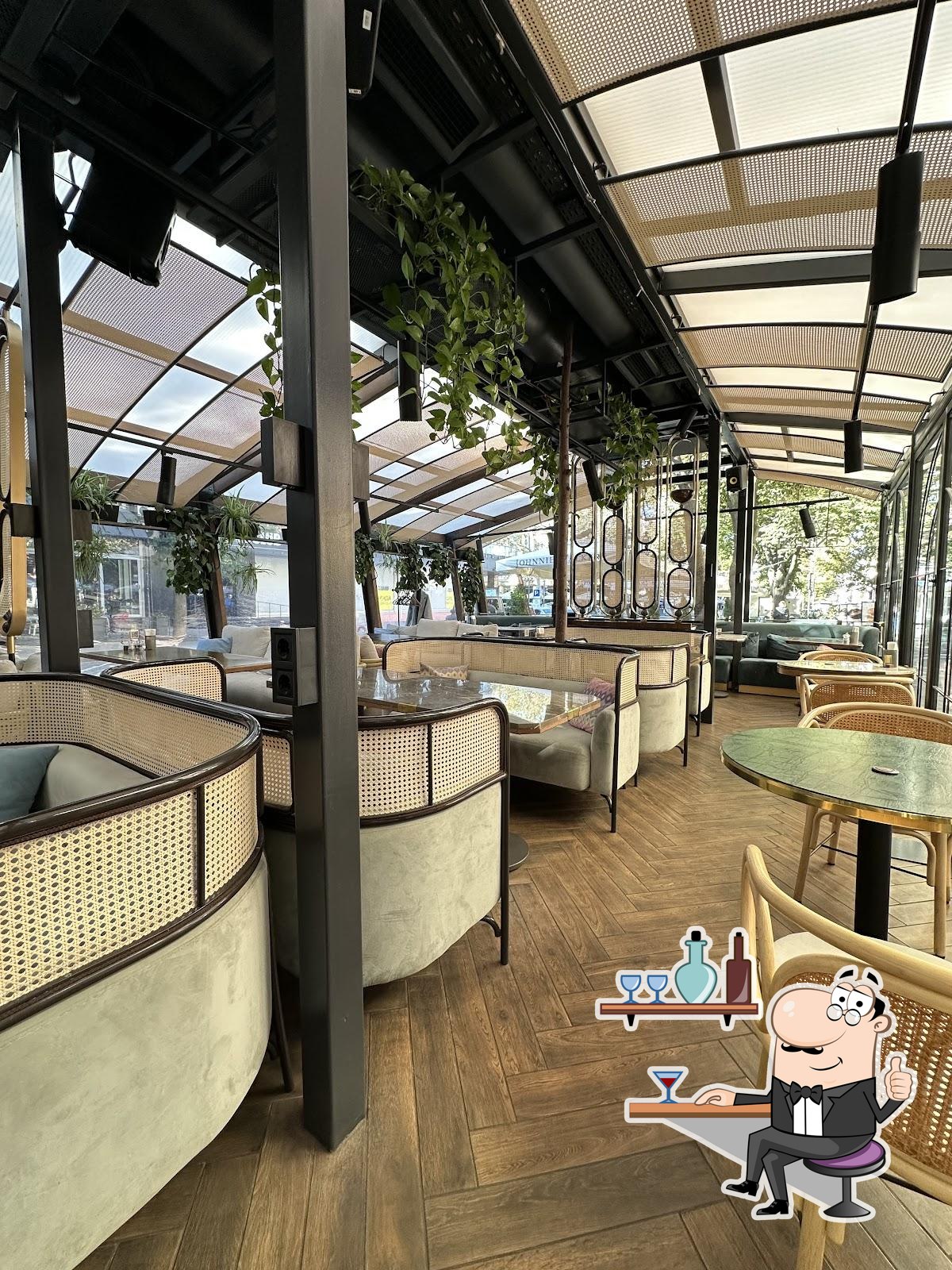 Интерьер "Café Central".