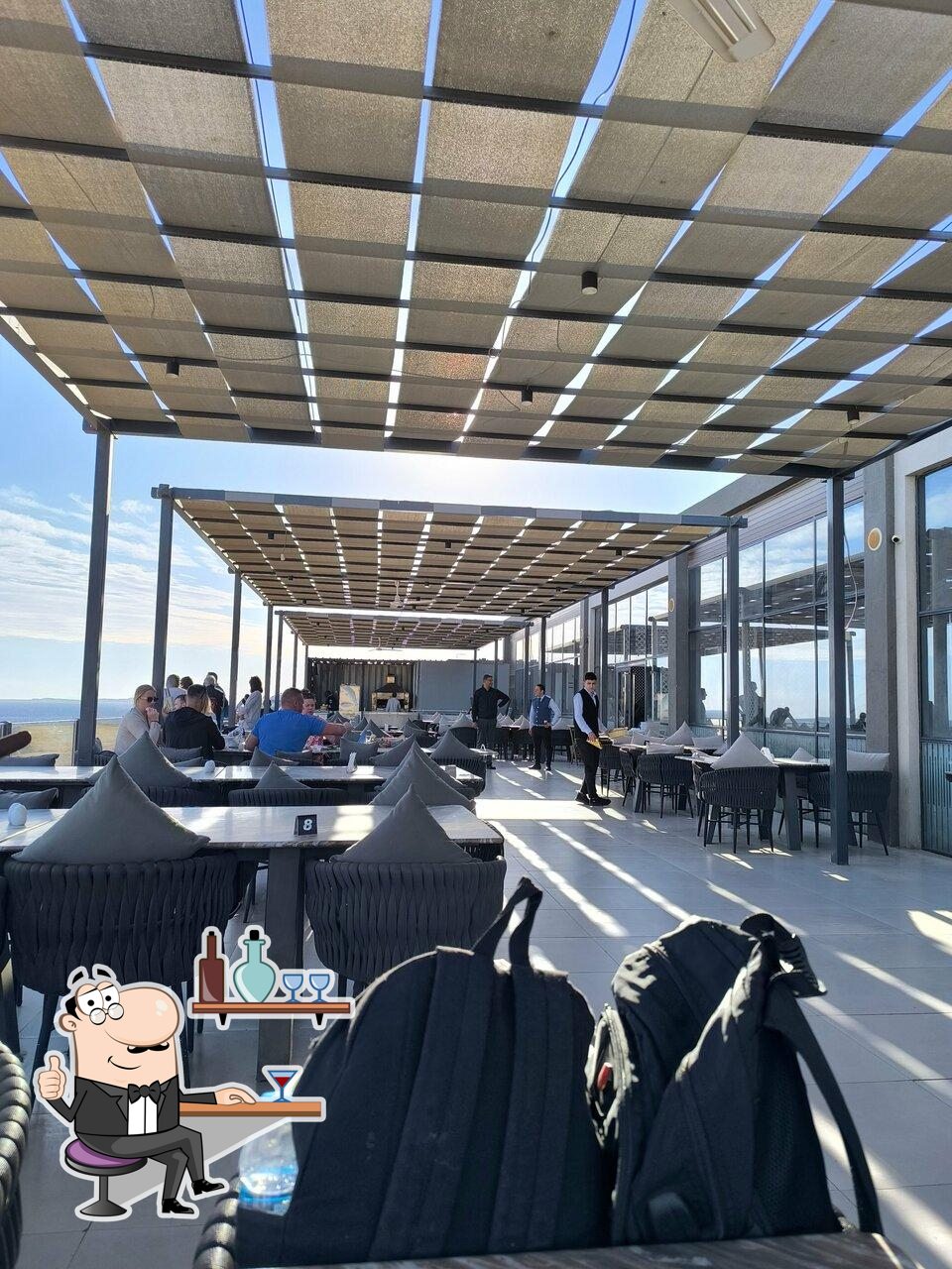 Посмотрите на внутренний интерьер "Star Fish Restaurant".