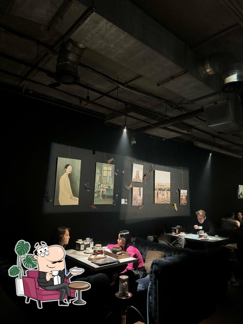 Посмотрите на внутренний интерьер "1st Gallery Lounge".