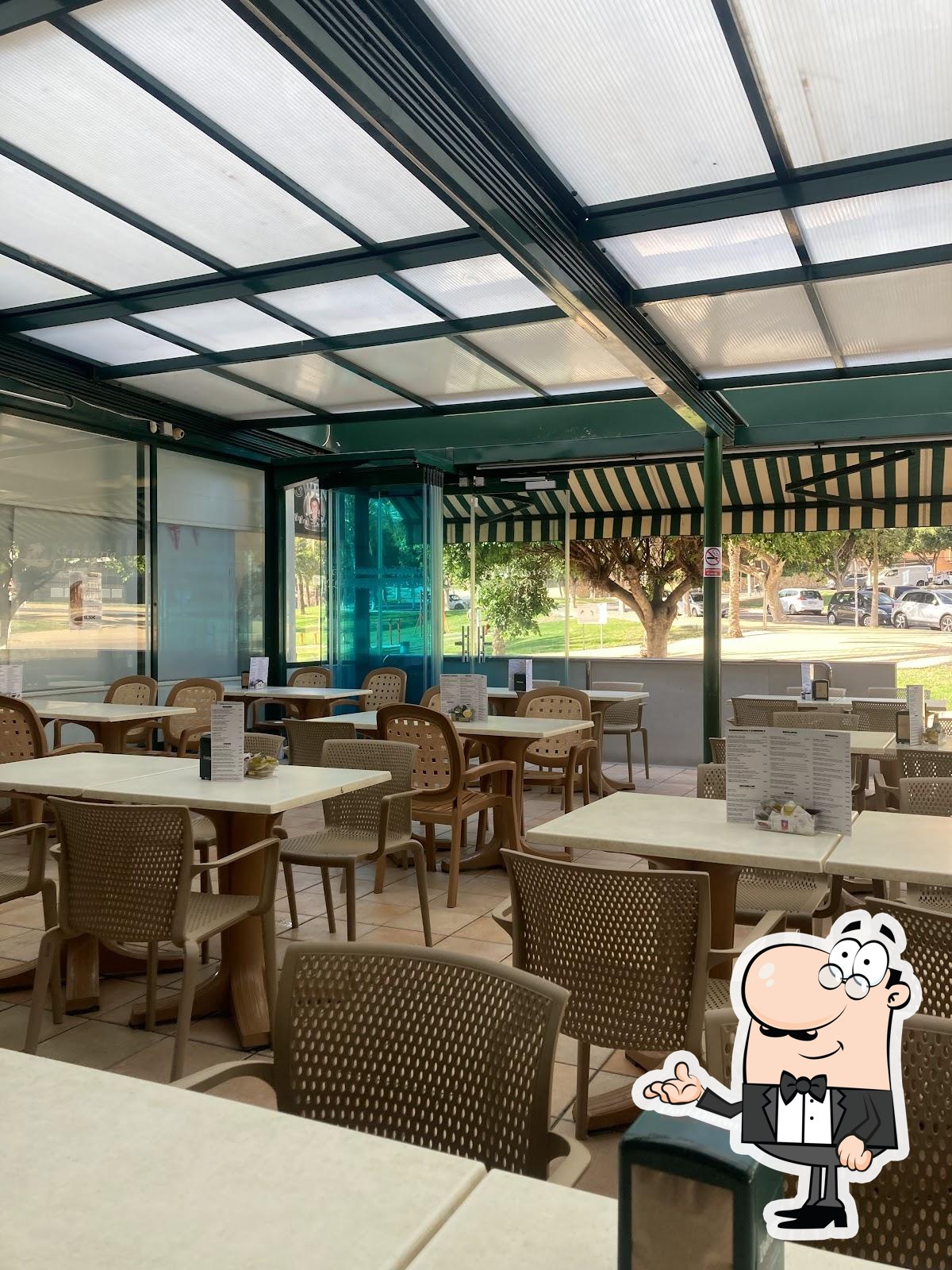 Забронируйте столик в "Restaurante El Pireo".