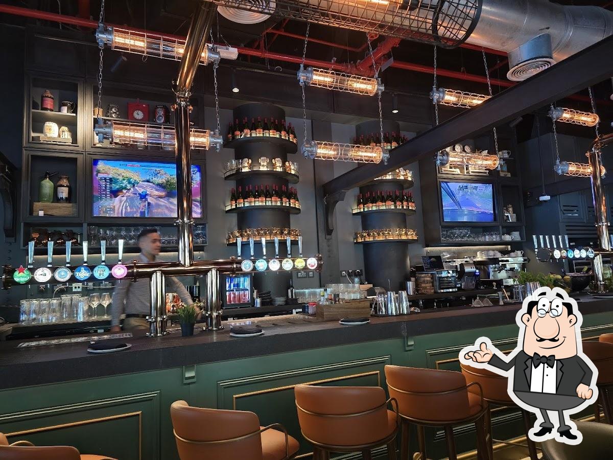 Посмотрите на внутренний интерьер "The Tap House, Downtown".