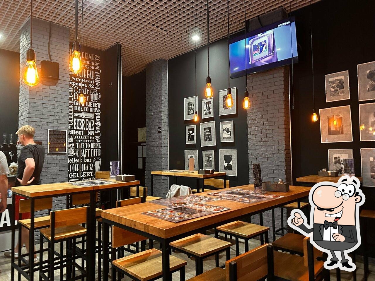 Посмотрите на внутренний интерьер "Gellert Bar".