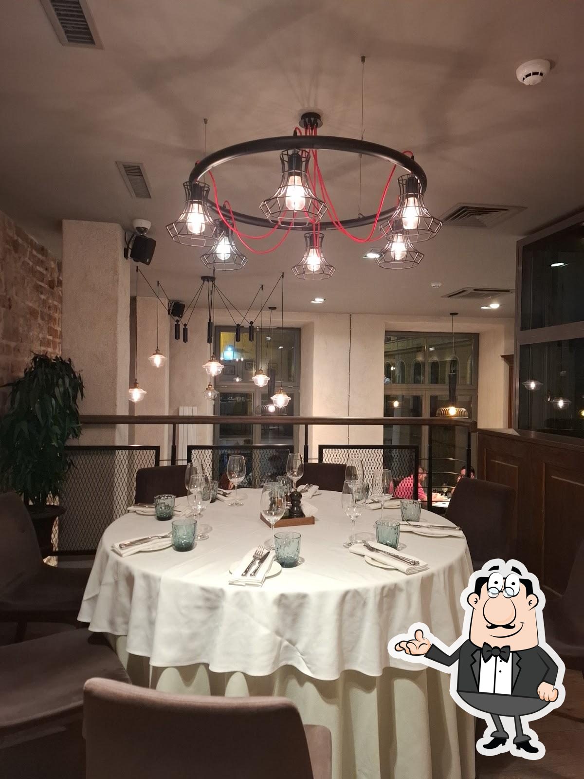 Забронируйте столик в "Piazza Italiana".