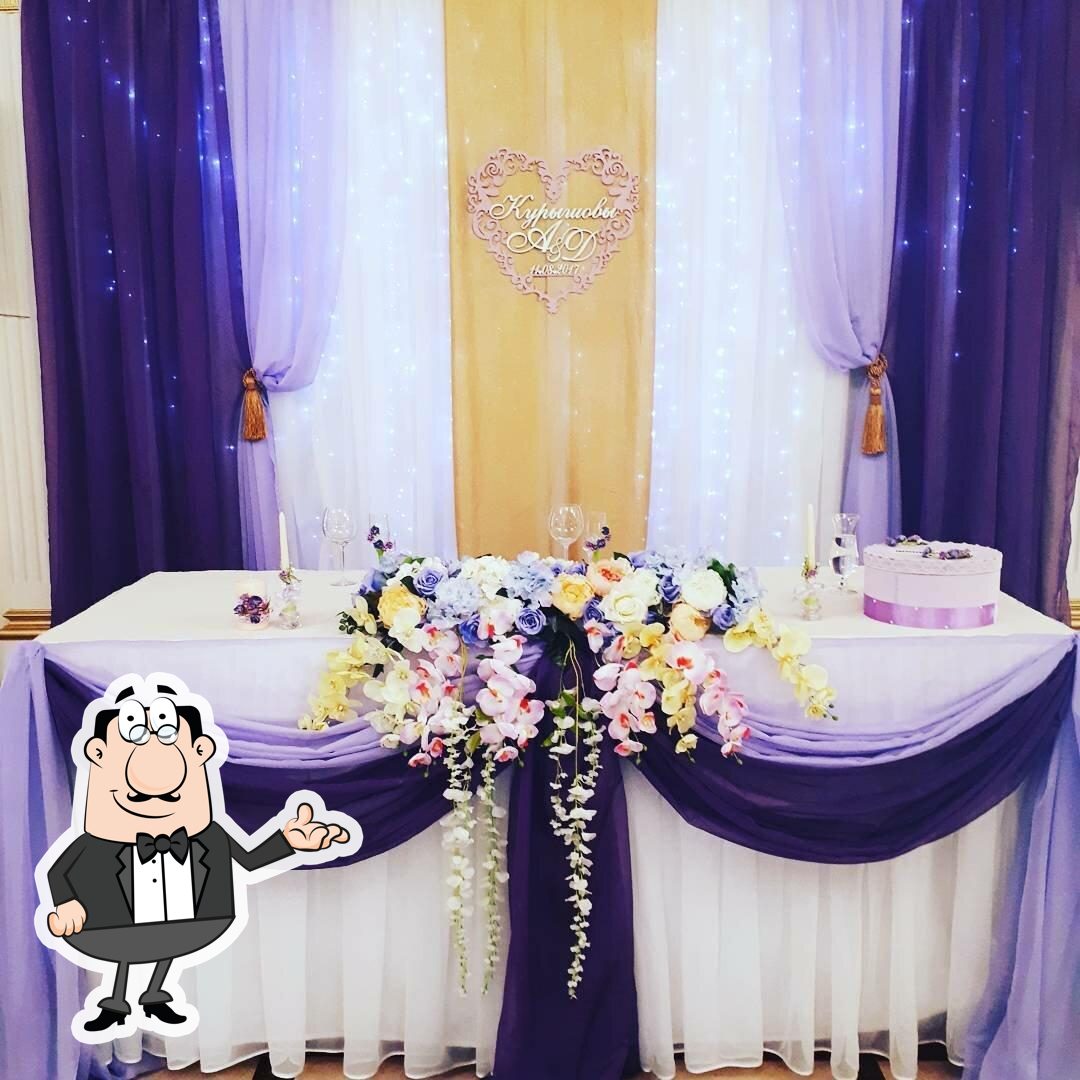 Посмотрите на внутренний интерьер "Империя".