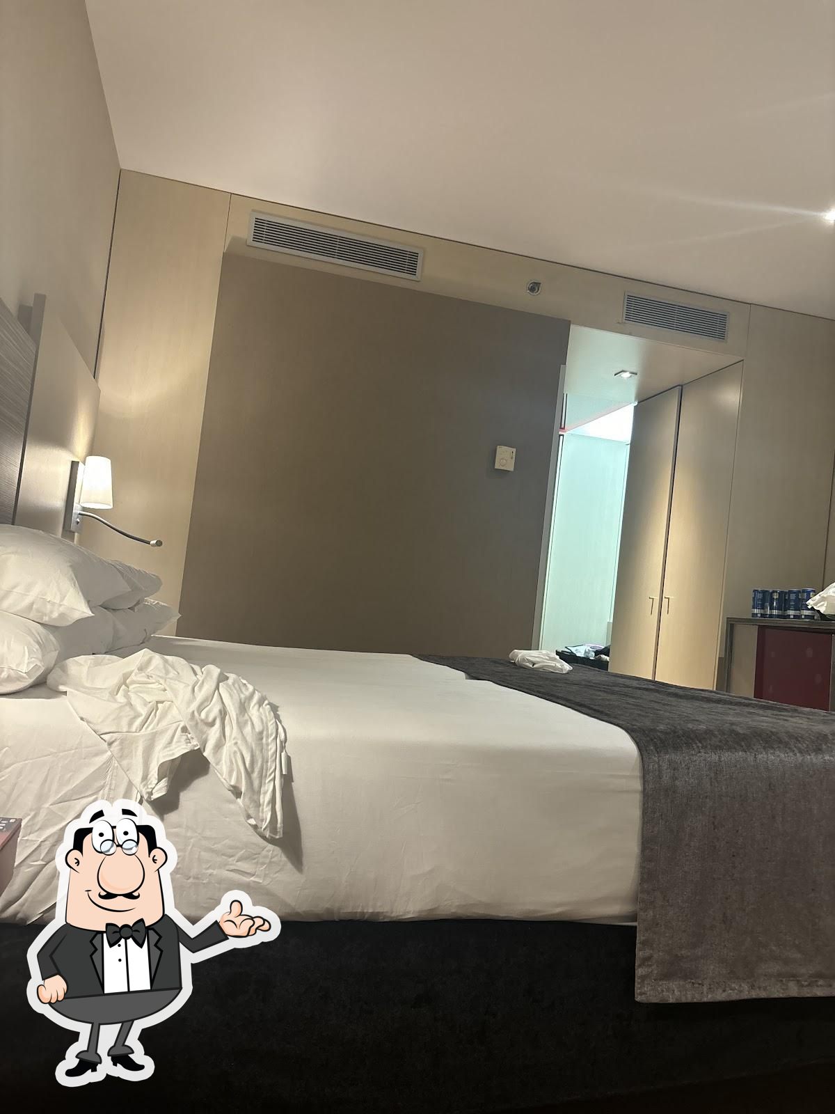 Посмотрите на внутренний интерьер "Hotel ILUNION Barcelona".
