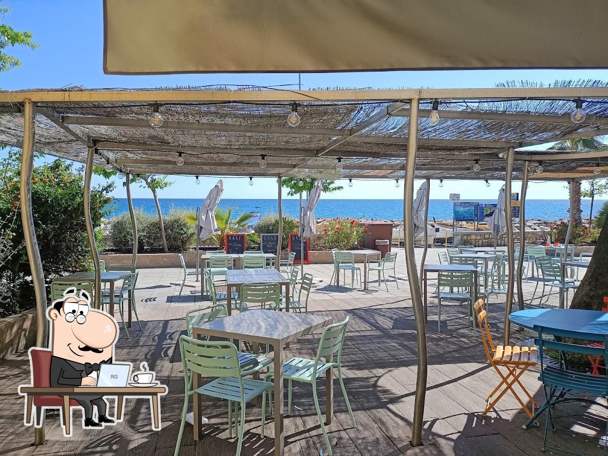 Посмотрите на внутренний интерьер "Ristorante I Sognatori Imperia".