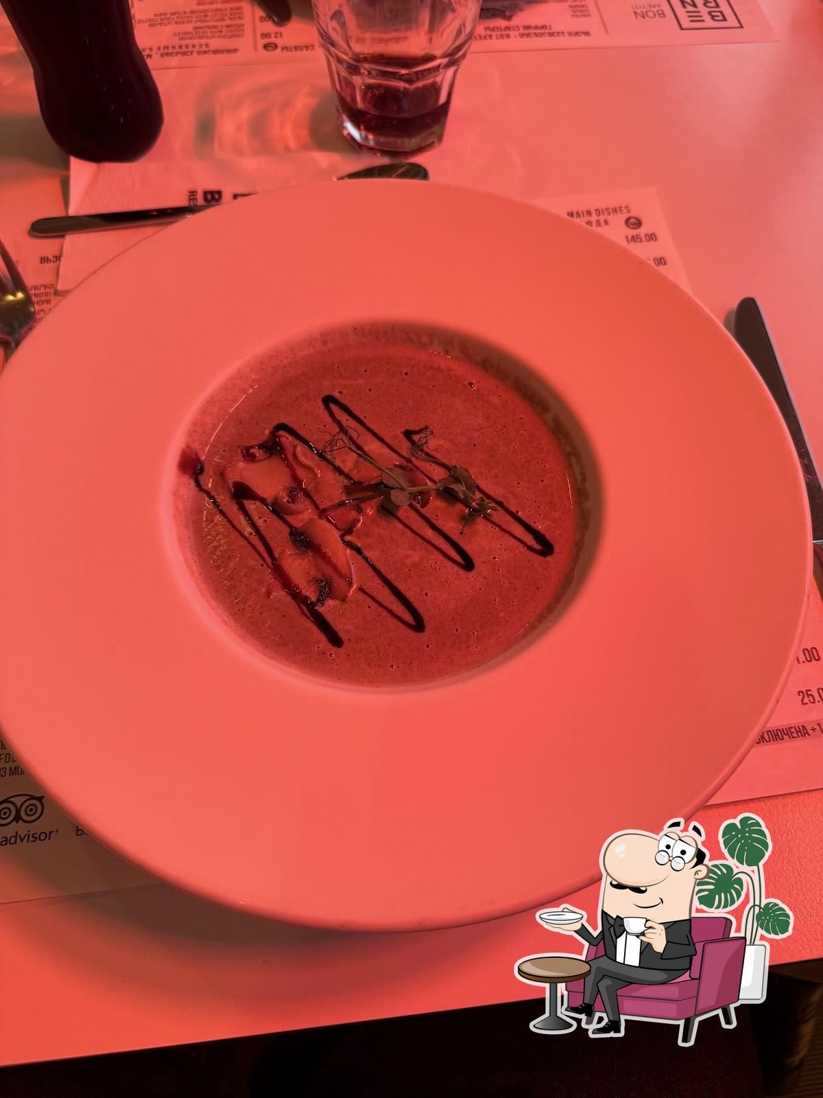 Посмотрите на внутренний интерьер "BERN Batumi Restaurant".