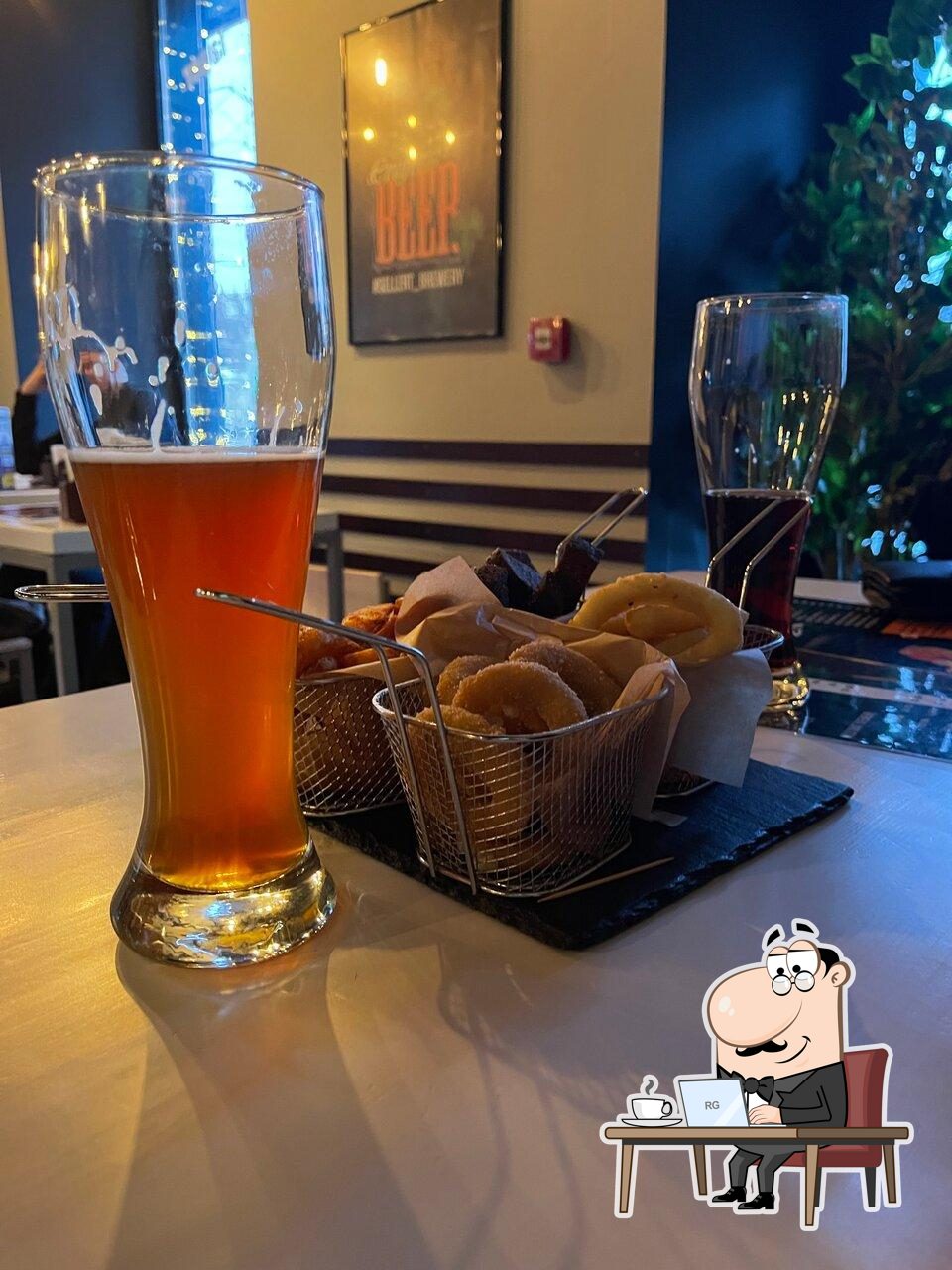 Посмотрите на внутренний интерьер "Gellert_Bar".