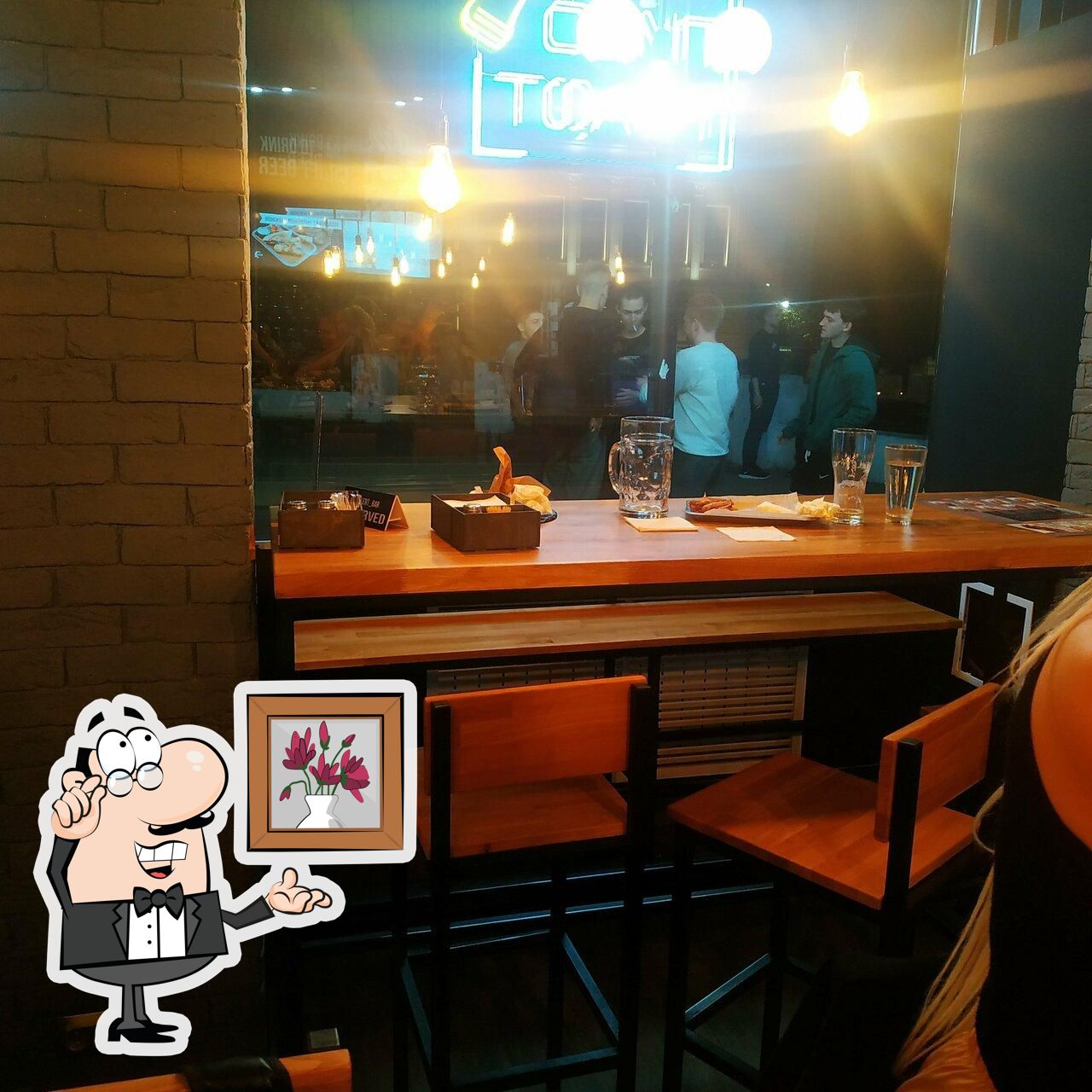Забронируйте столик в "Gellert Bar".