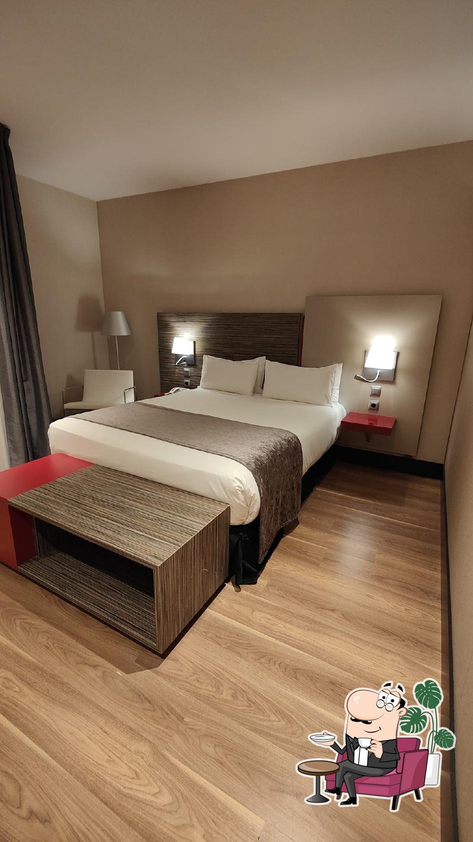 Забронируйте столик в "Hotel ILUNION Barcelona".