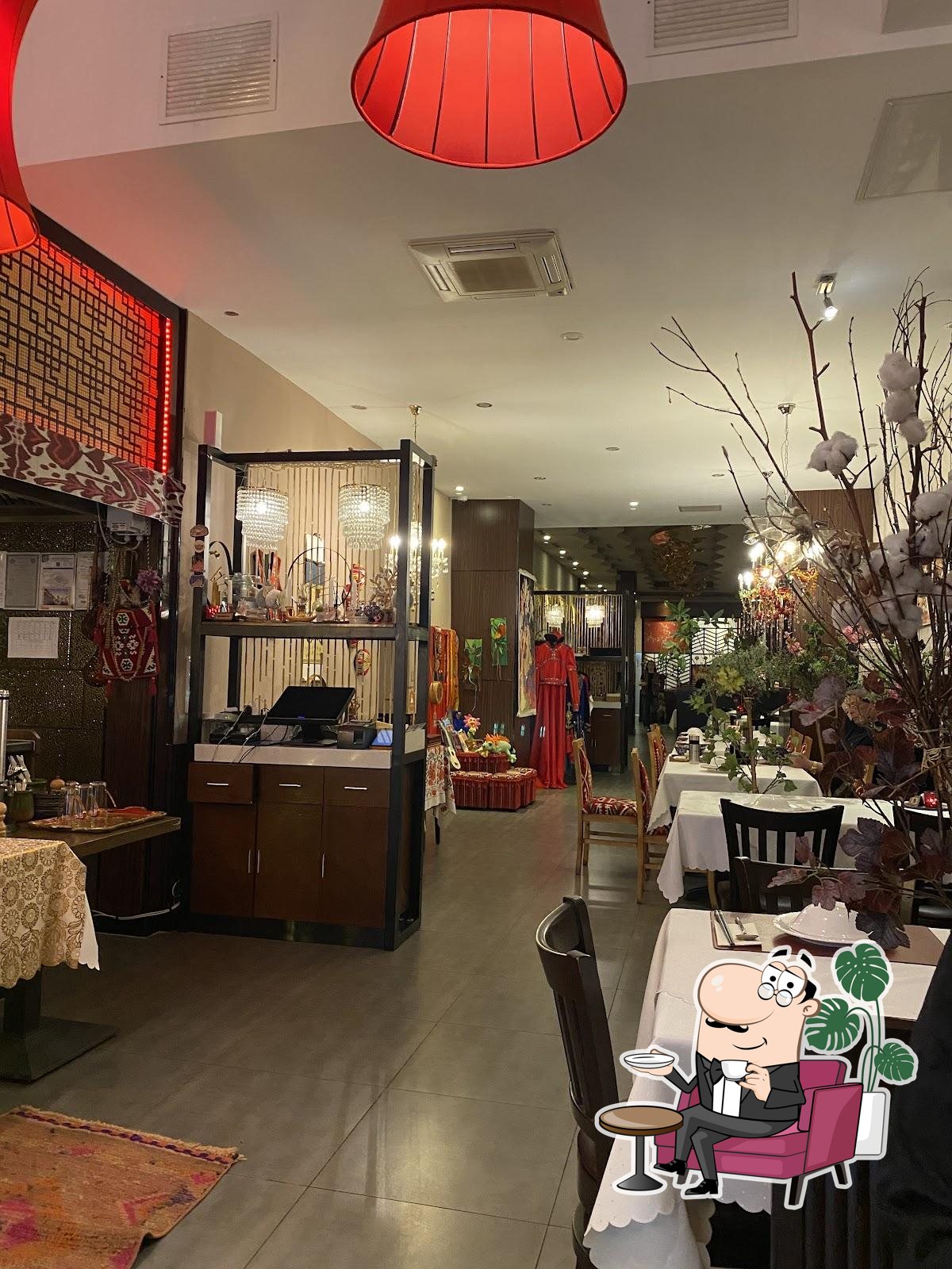 Интерьер "Kroren Restaurant (Loulan Xinjiang)".