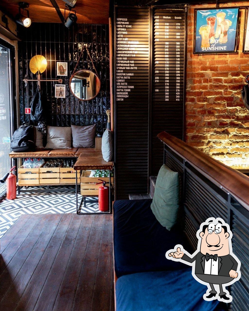Посмотрите на внутренний интерьер "Surf Coffee".