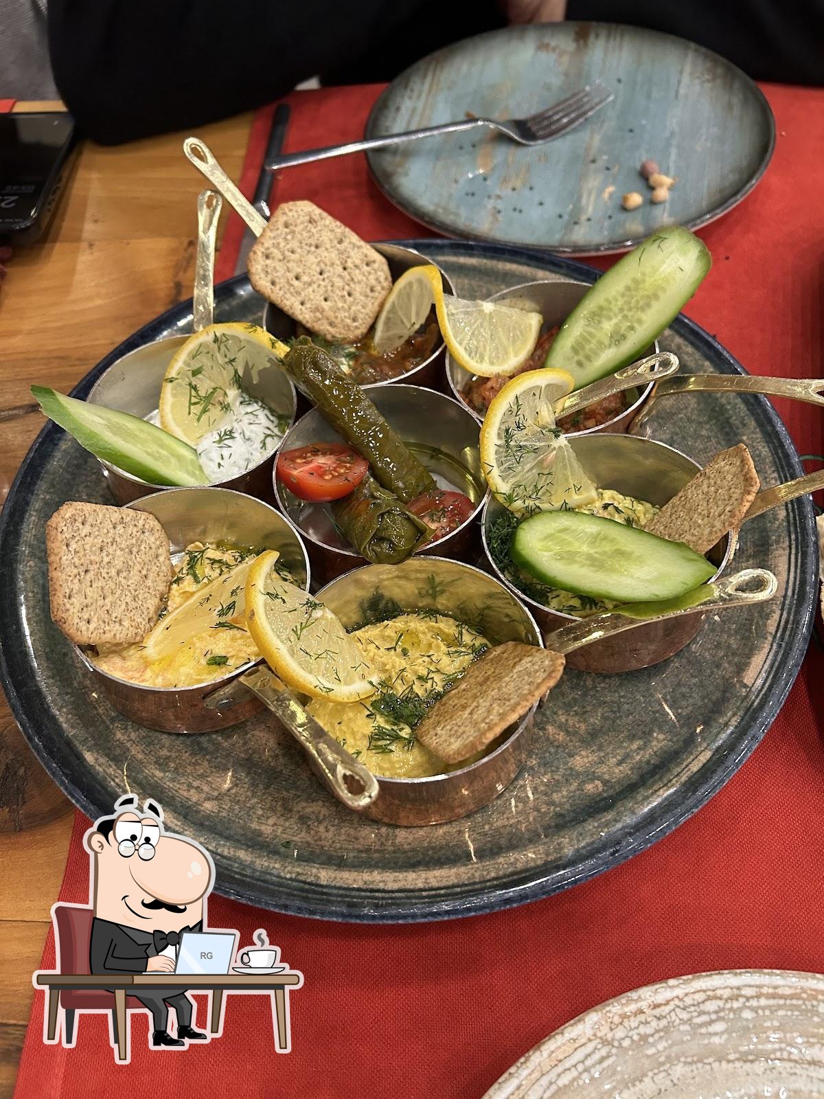 Интерьер "Hidden Garden Restaurant Sultanahmet".