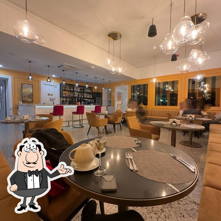 Забронируйте столик в "The Refectory".