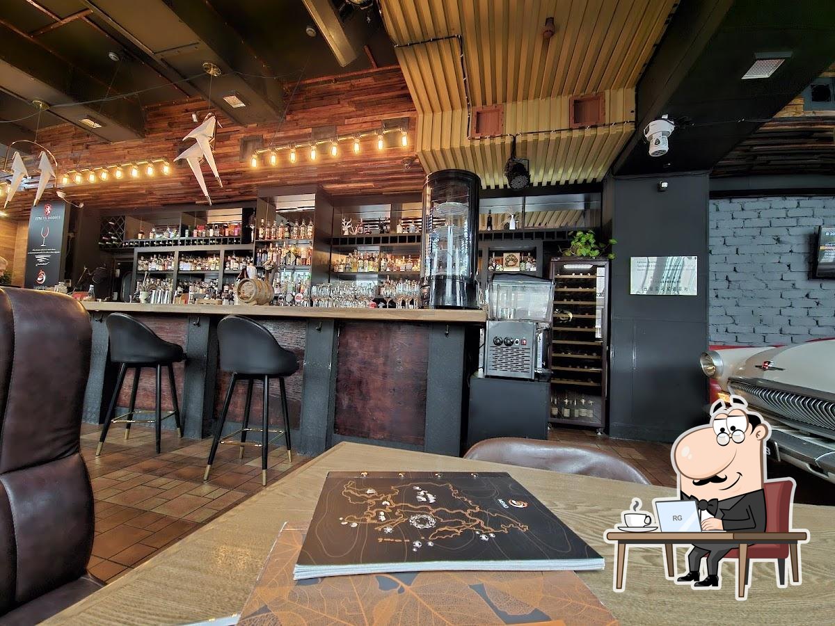 Посмотрите на внутренний интерьер "Иволга".