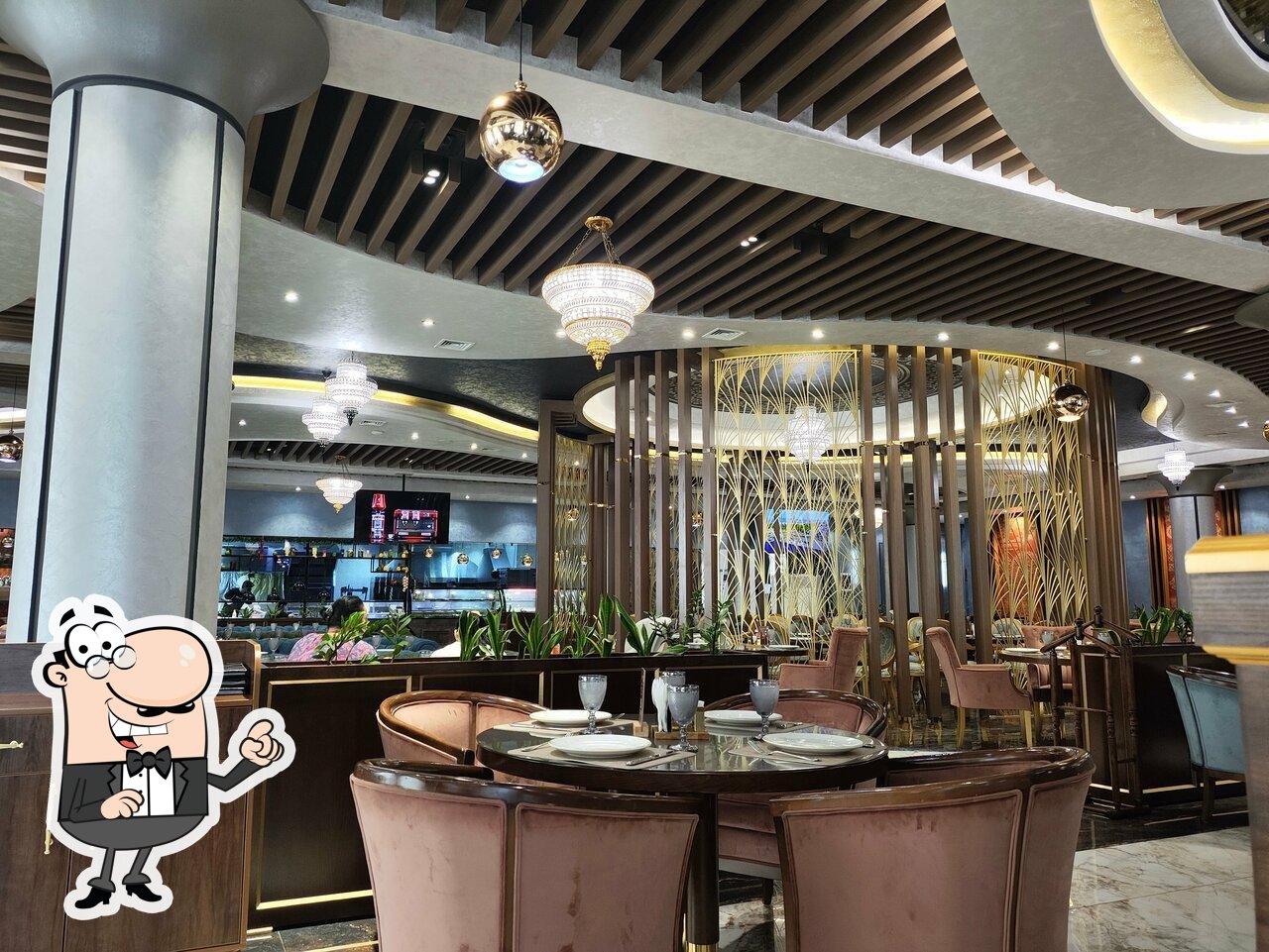 Интерьер "Bosphorus Qorasaroy Family Restaurant".